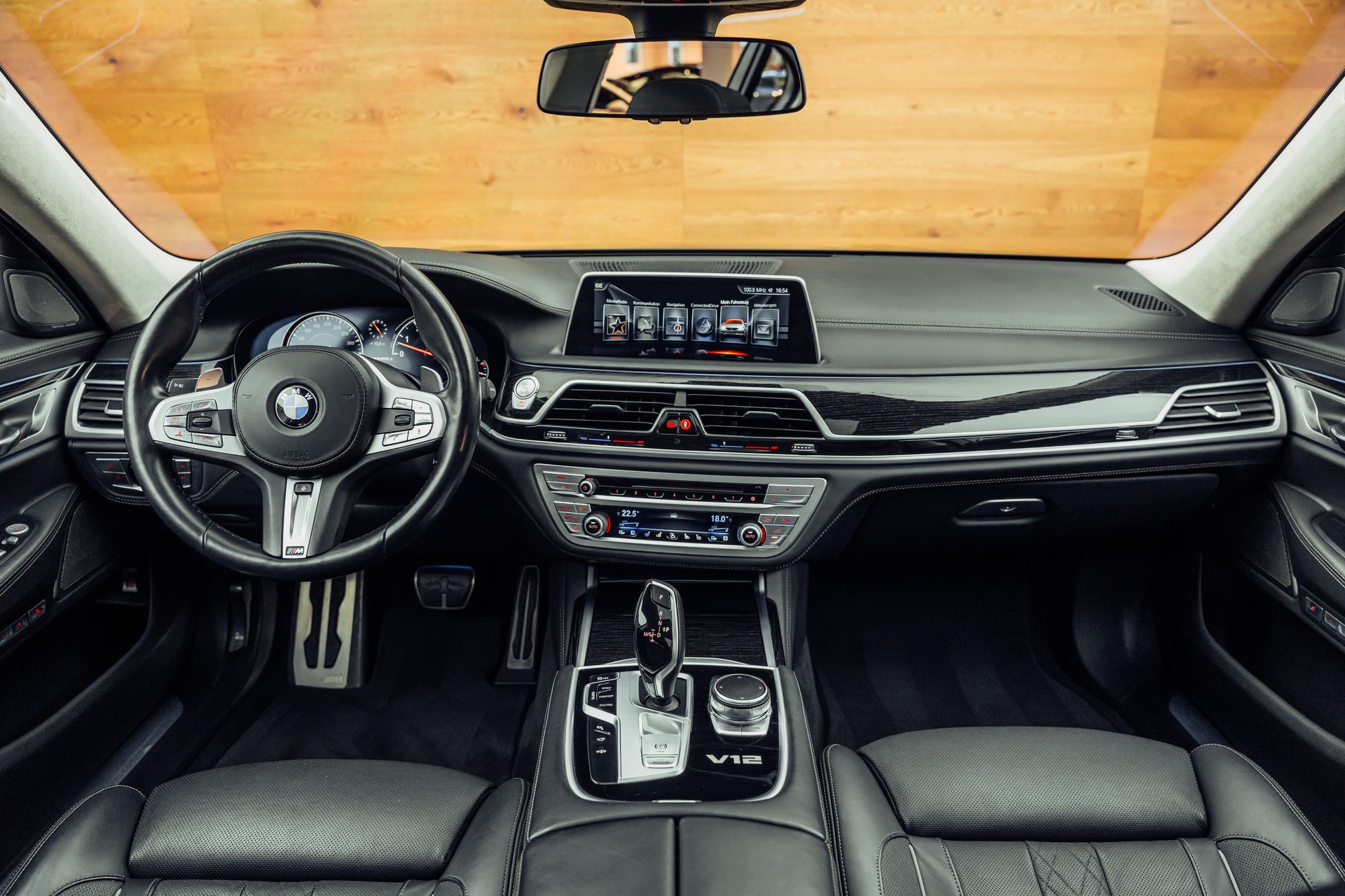 BMW M760Li xDrive Steptronic-image-4