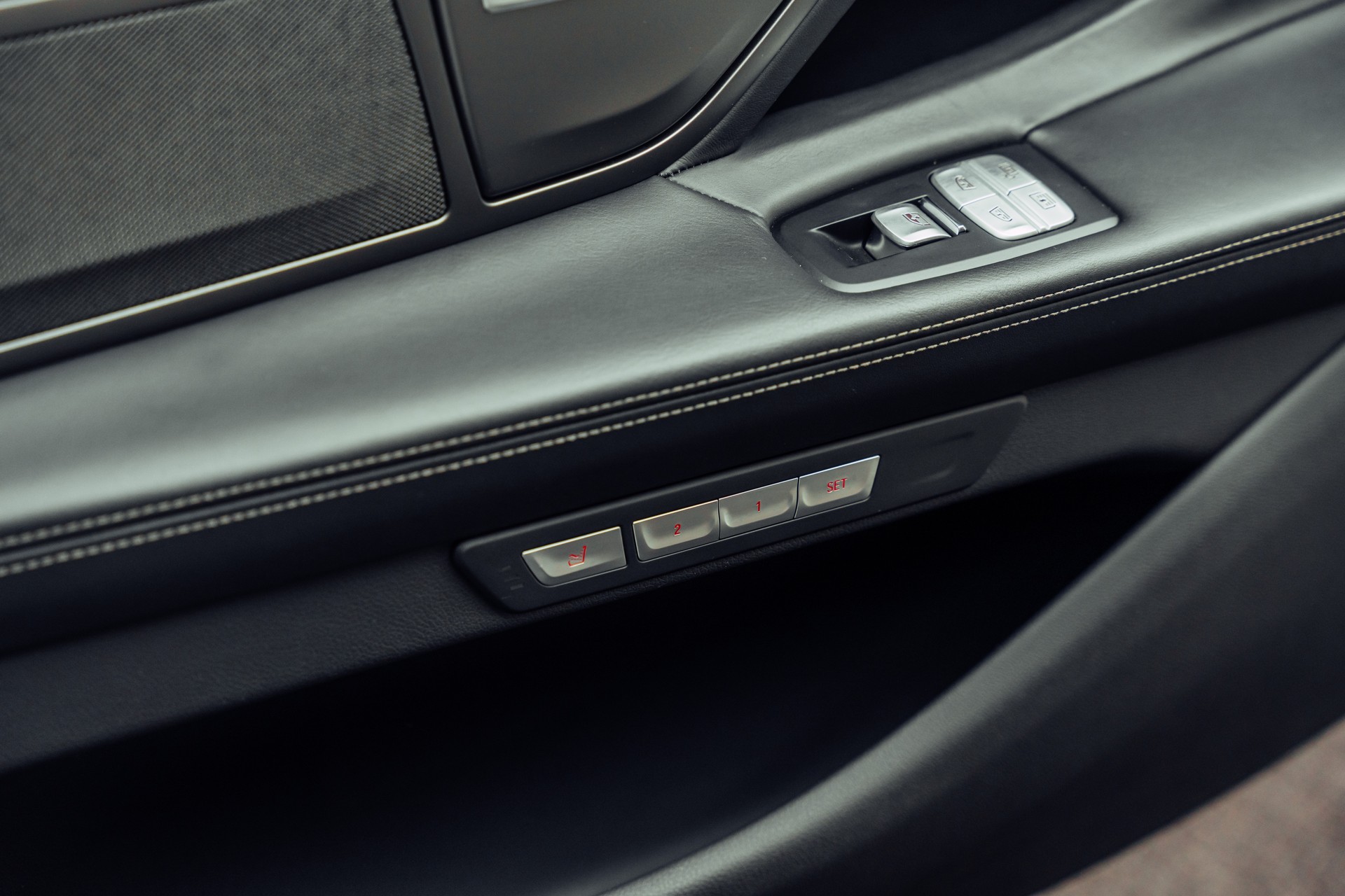 BMW M760Li xDrive Steptronic-image-22