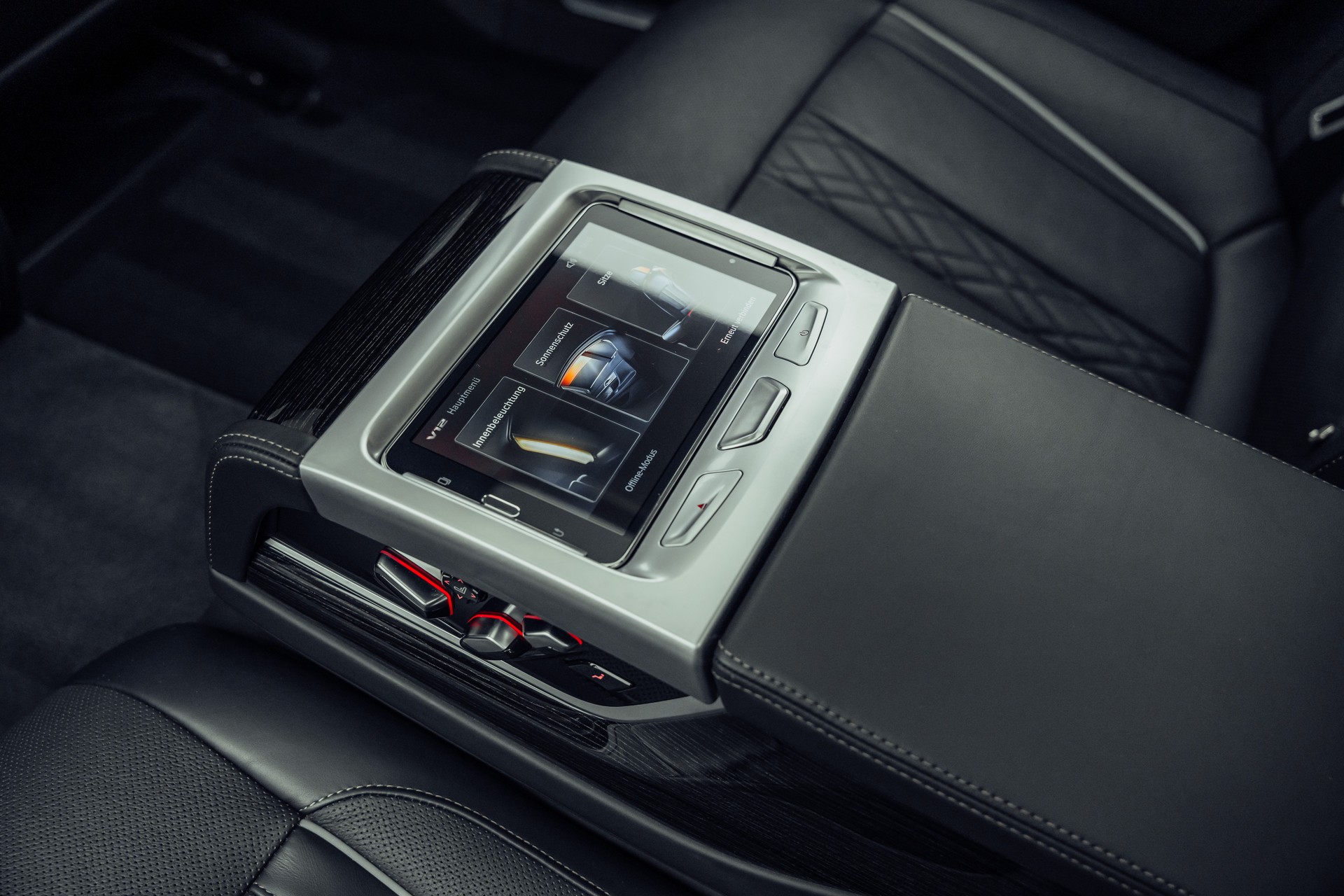 BMW M760Li xDrive Steptronic-image-15