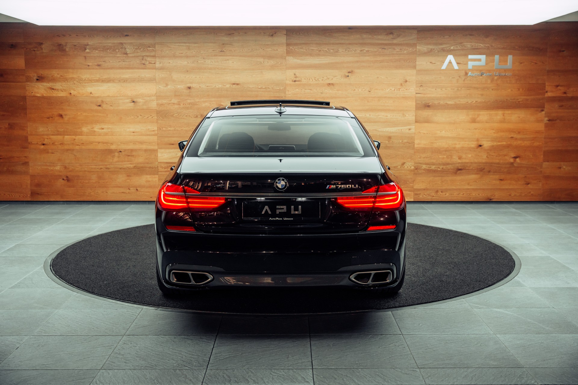BMW M760Li xDrive Steptronic-image-24