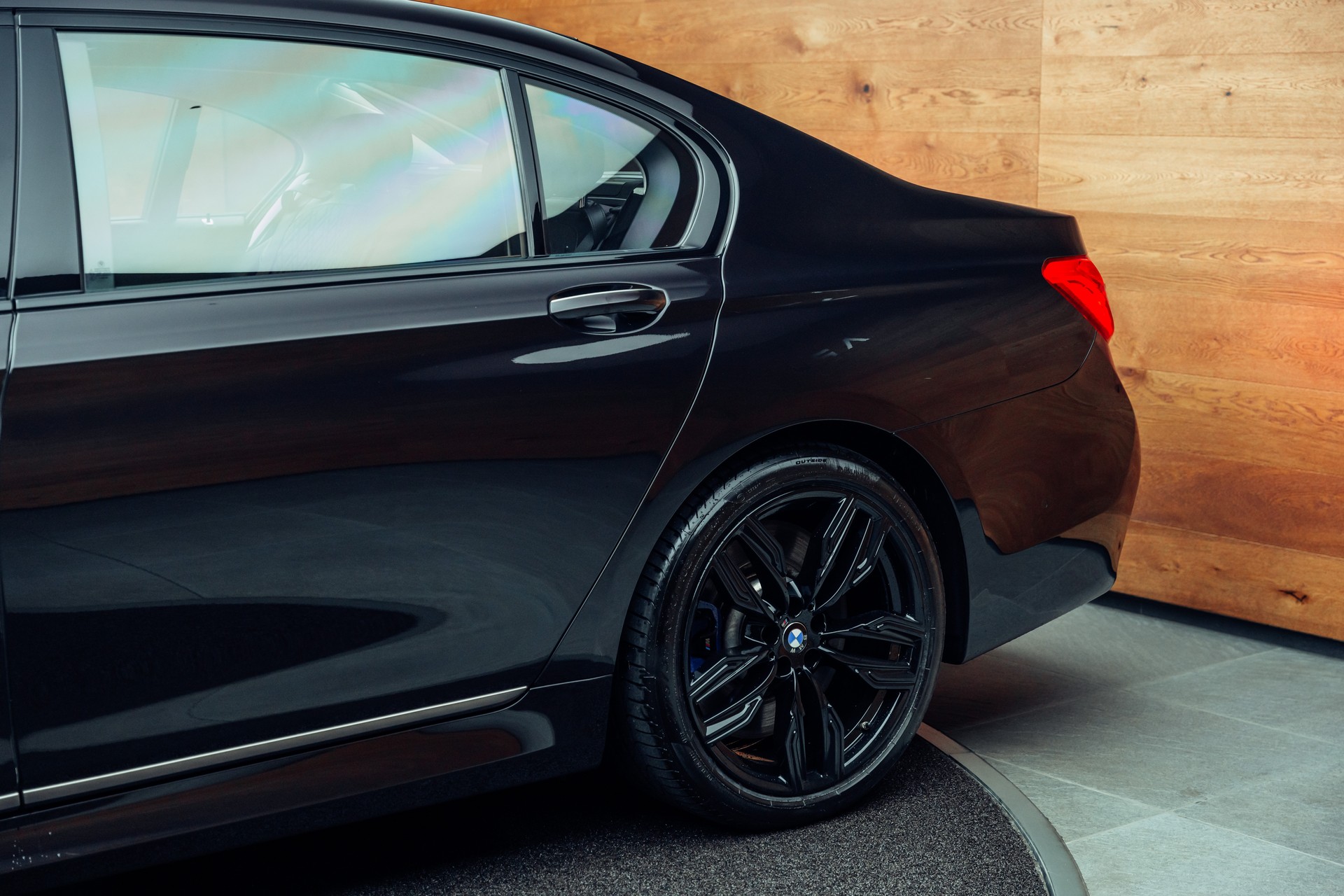 BMW M760Li xDrive Steptronic-image-26