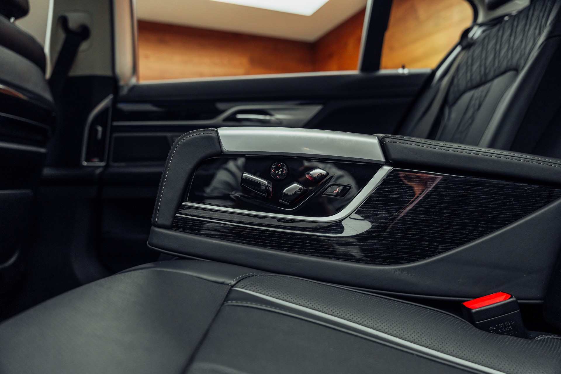 BMW M760Li xDrive Steptronic-image-14