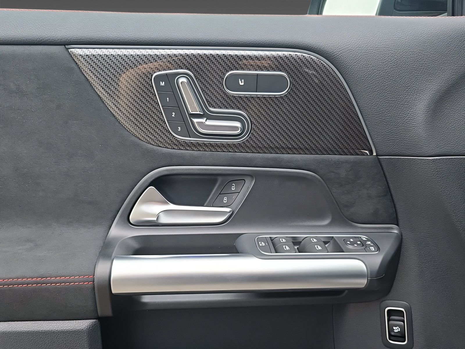 MERCEDES-BENZ GLA 250 4Matic Swiss Star-image-13