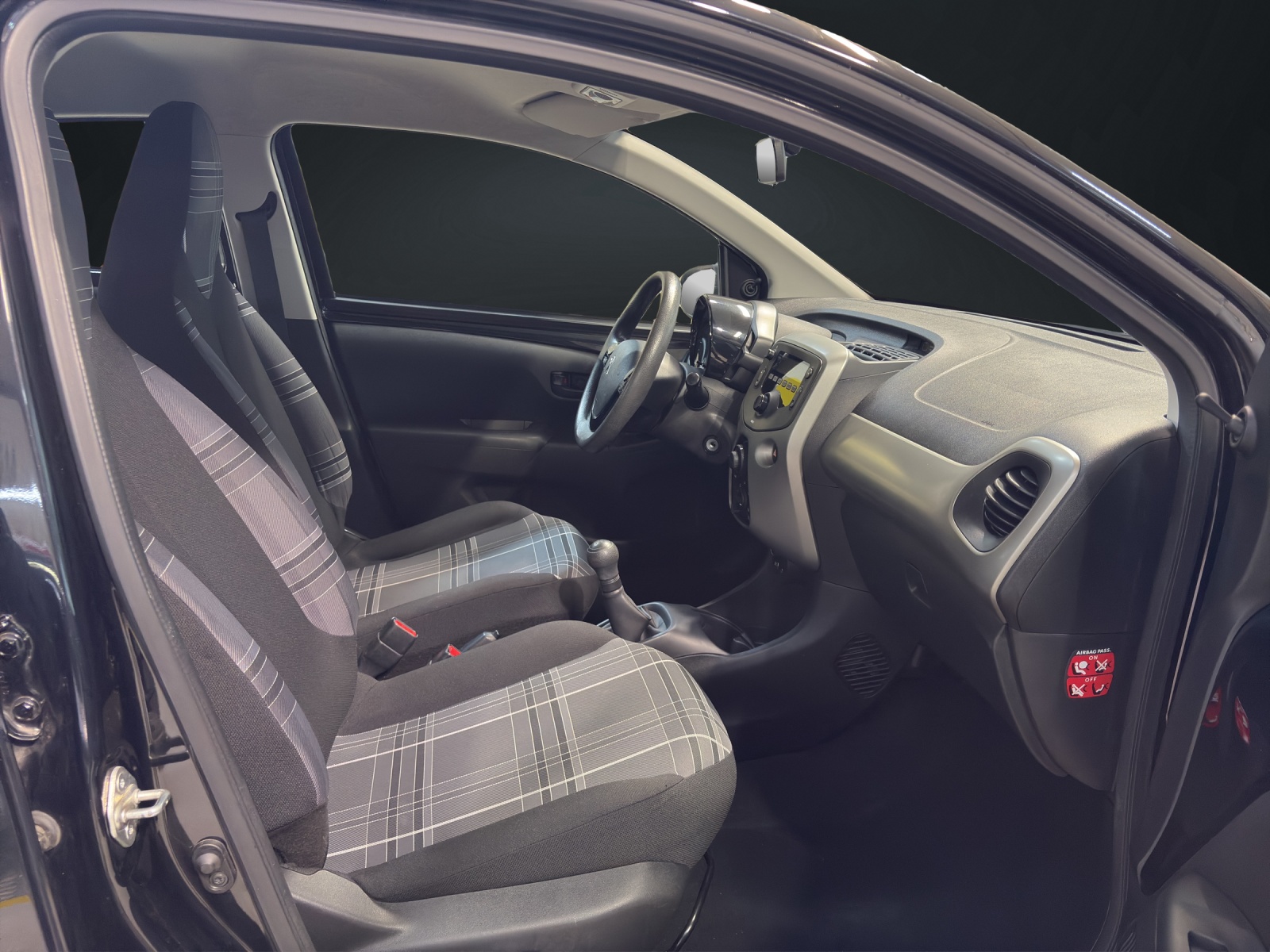 PEUGEOT 108 1.0 VTi Envy-image-12