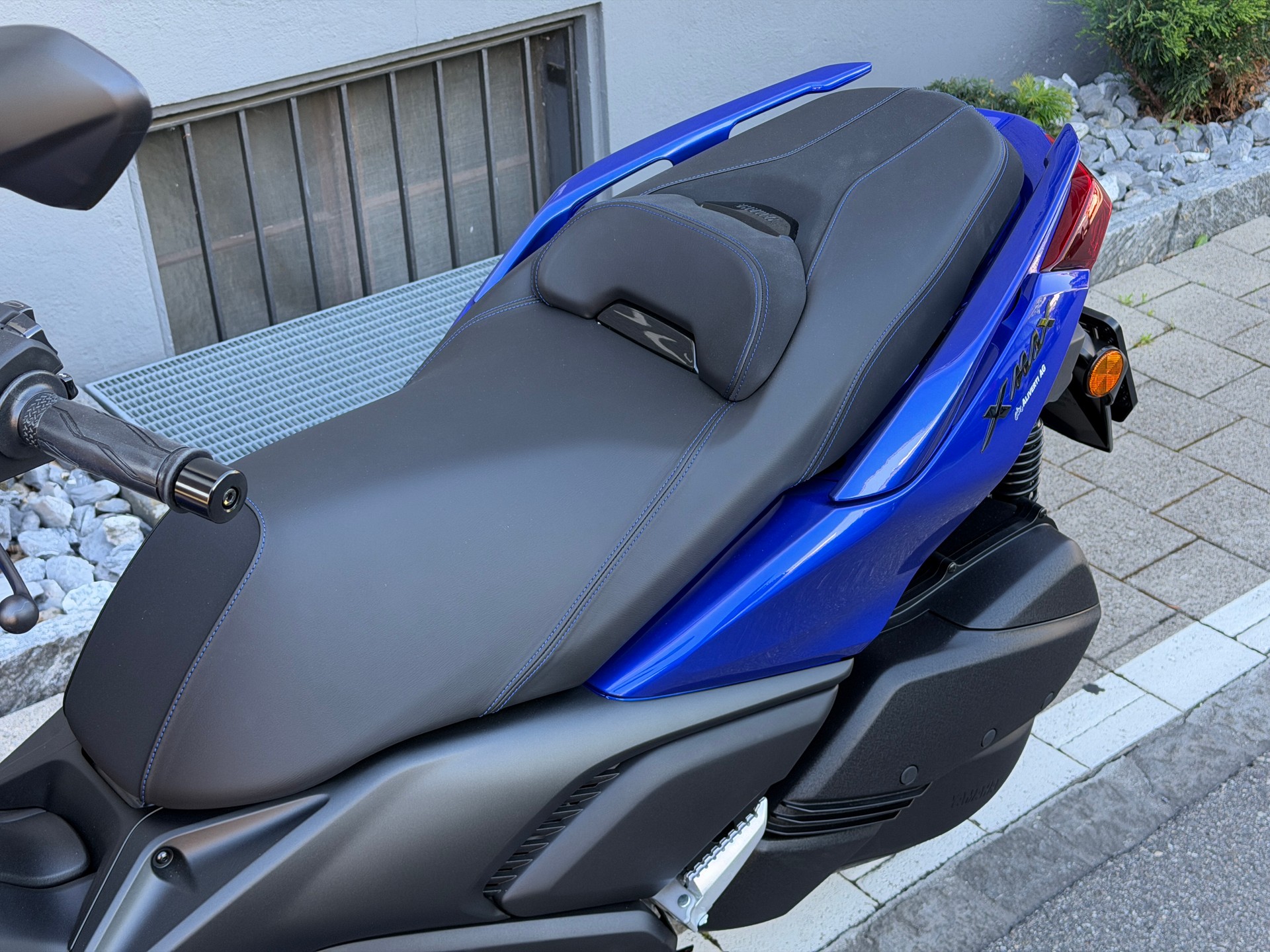 YAMAHA XMAX 300 2026-showroom-element-3