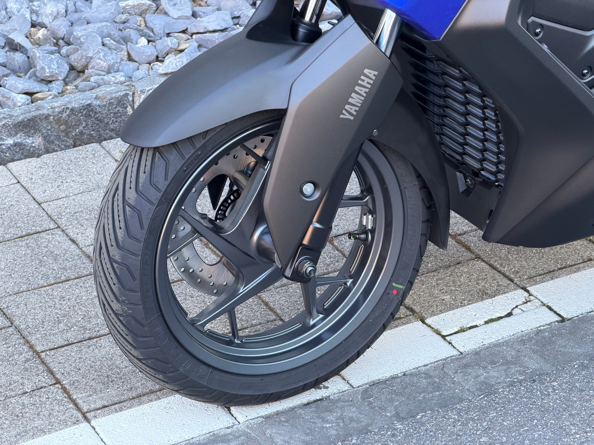 YAMAHA XMAX 300 2026-showroom-element-2