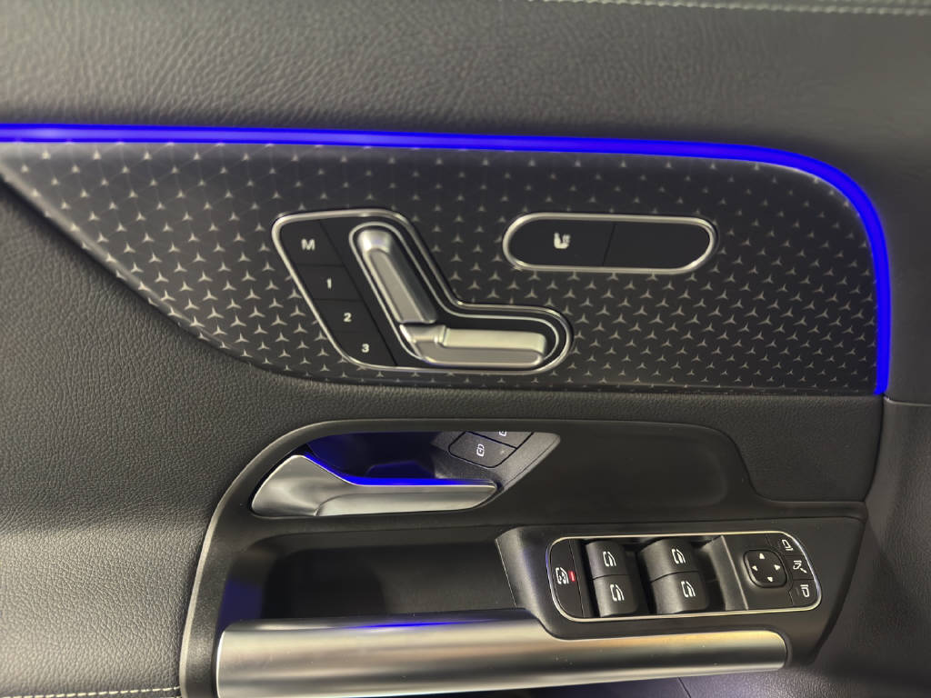 MERCEDES-BENZ GLA 220 d AMG Line 4Matic Swiss Star-image-5