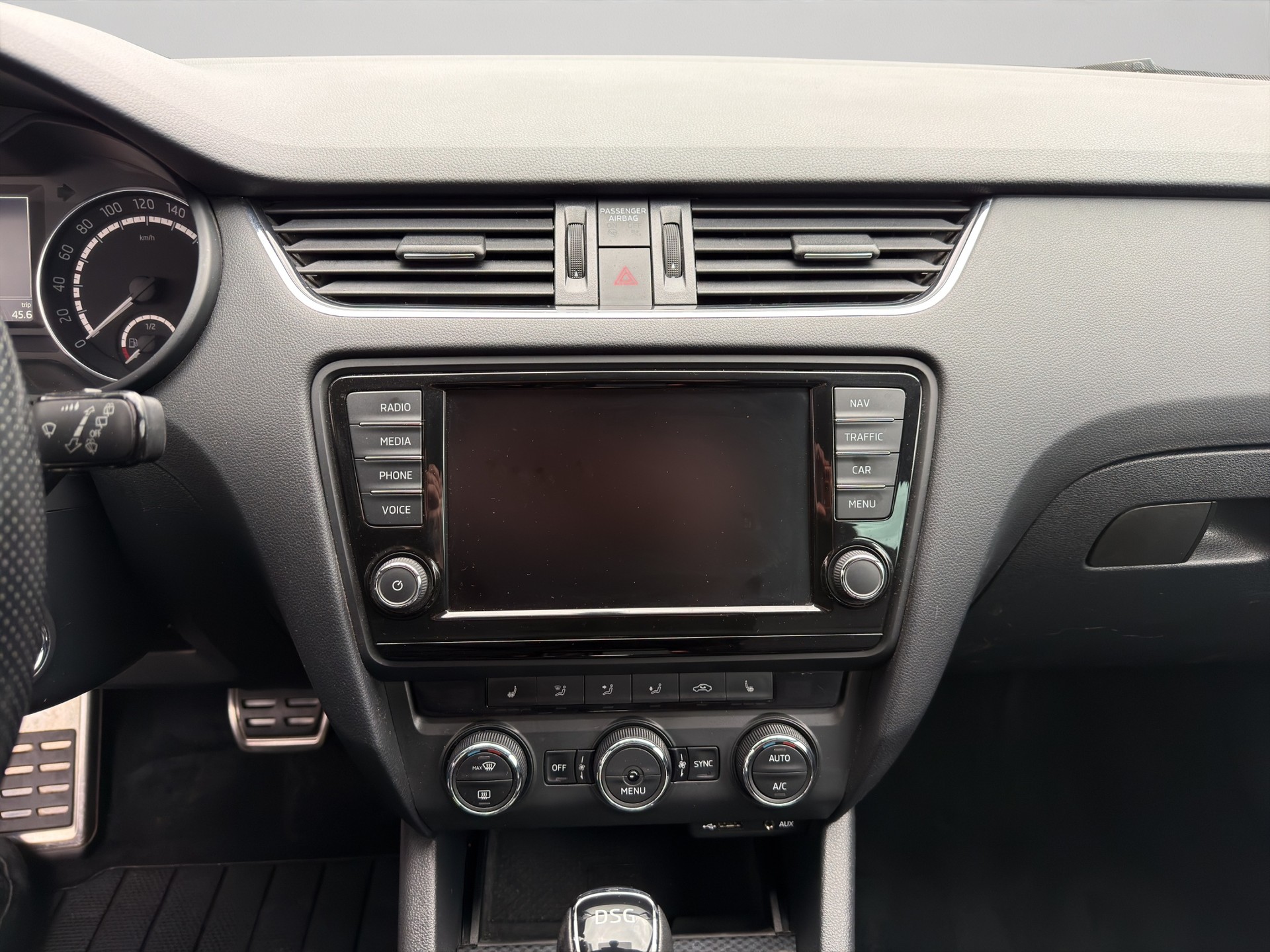 SKODA Octavia Combi 2.0 TDI RS 4x4 DSG-image-12