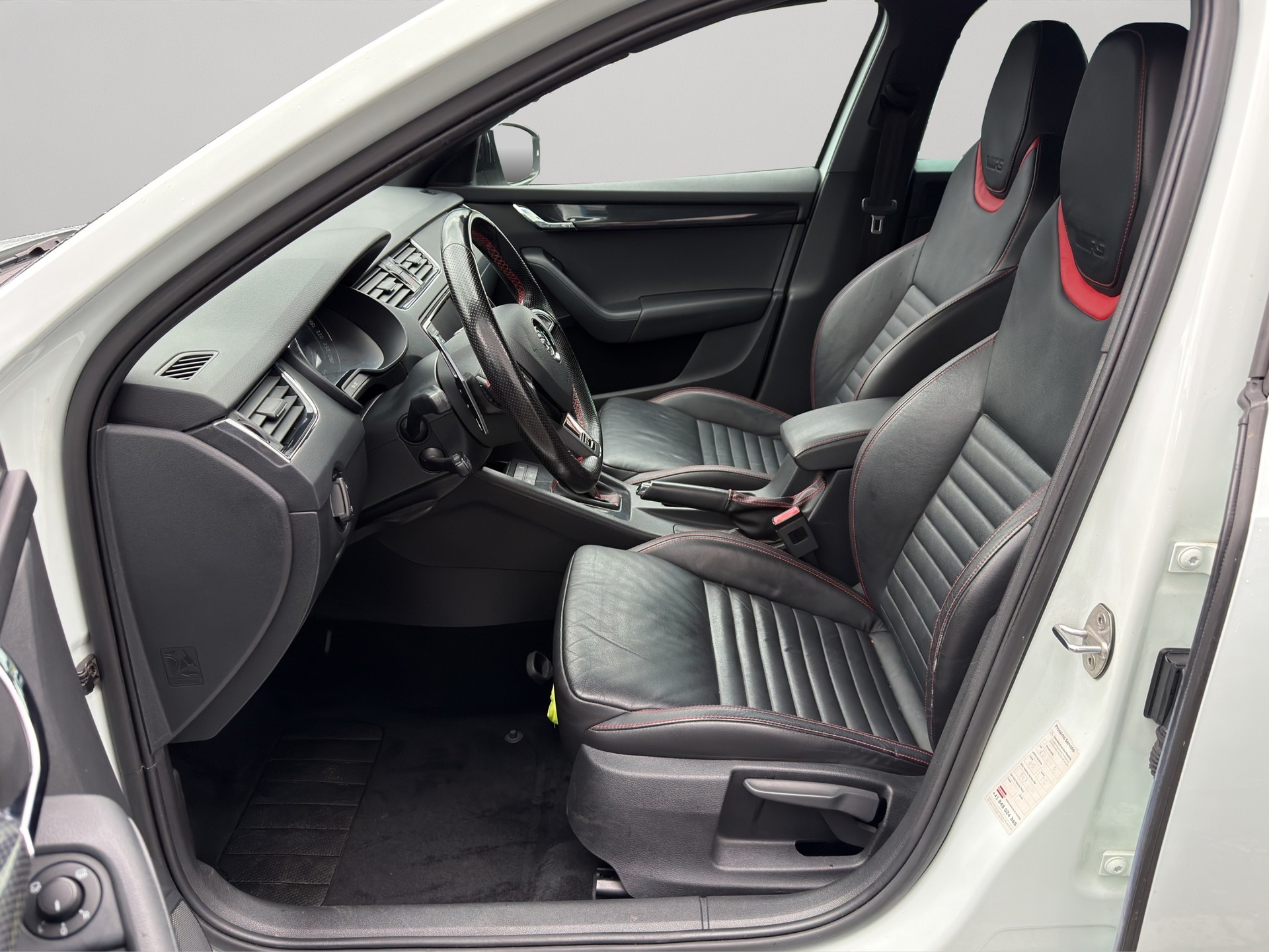 SKODA Octavia Combi 2.0 TDI RS 4x4 DSG-image-7