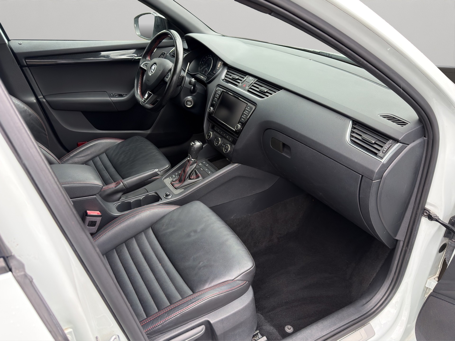 SKODA Octavia Combi 2.0 TDI RS 4x4 DSG-image-10