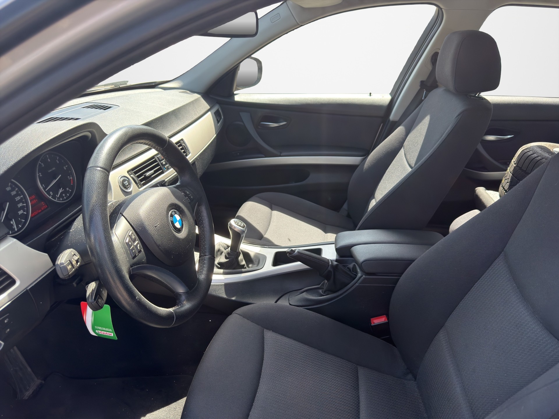 BMW 320-image-10