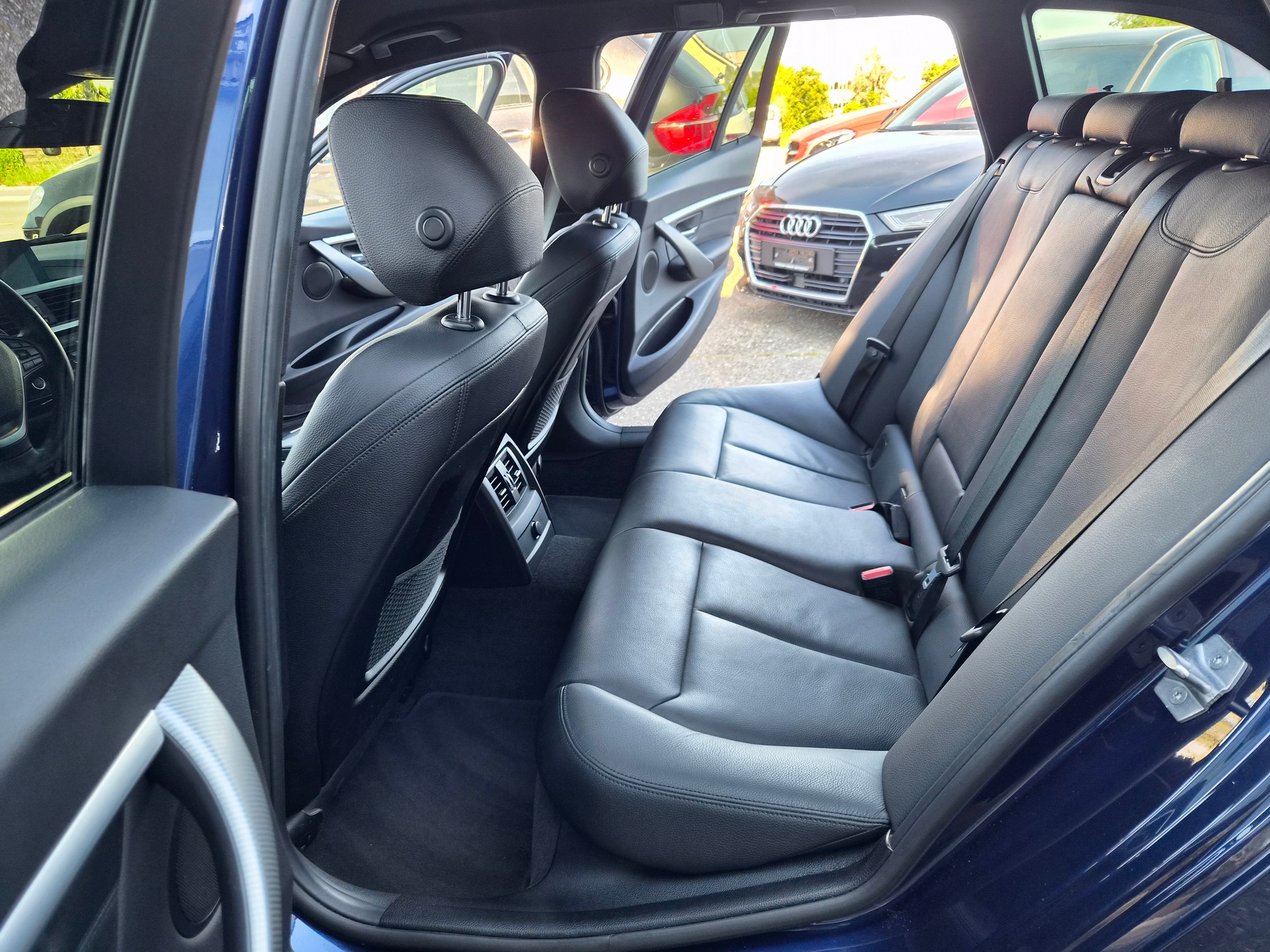 BMW 320d xDrive Touring Edition Sport Line Steptronic-image-8