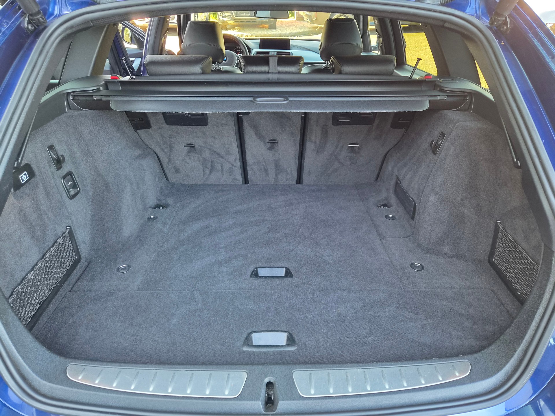 BMW 320d xDrive Touring Edition Sport Line Steptronic-image-11