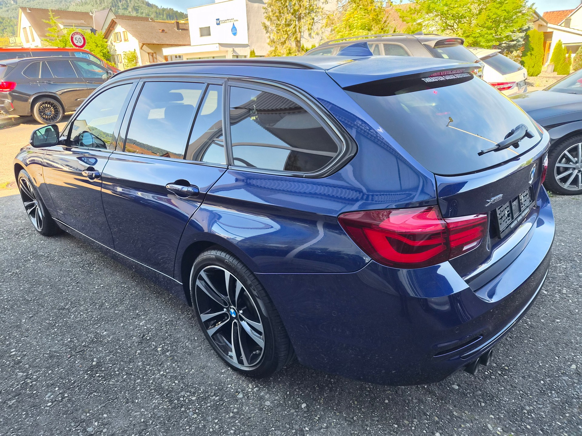 BMW 320d xDrive Touring Edition Sport Line Steptronic-showroom-element-3