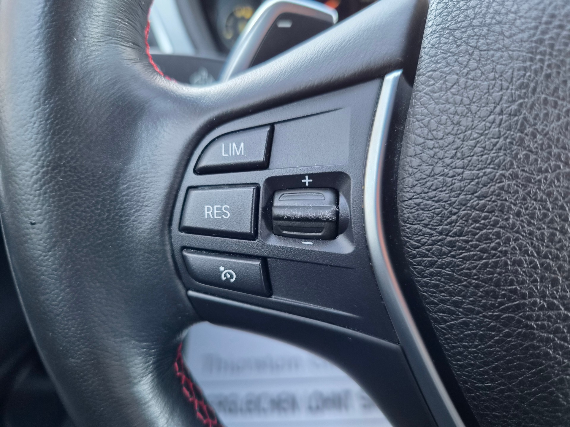 BMW 320d xDrive Touring Edition Sport Line Steptronic-image-16
