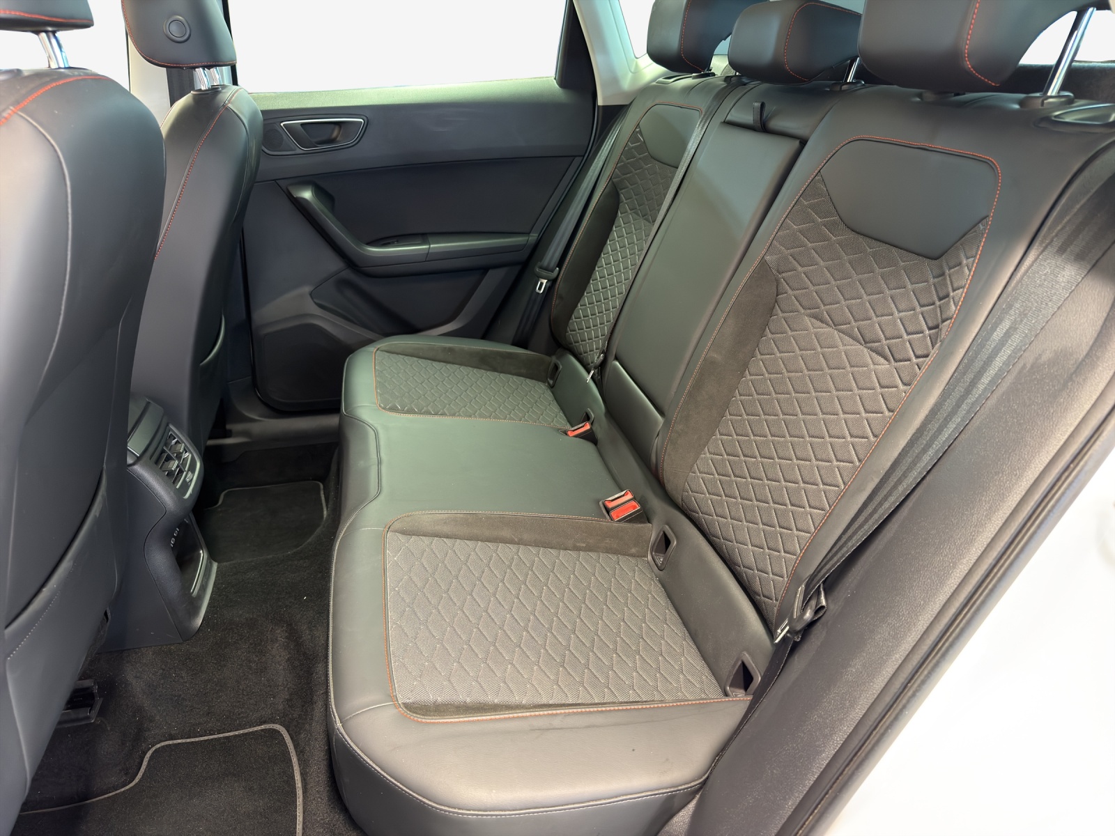 SEAT Ateca 2.0 TSI Hola FR 4Drive DSG-image-11