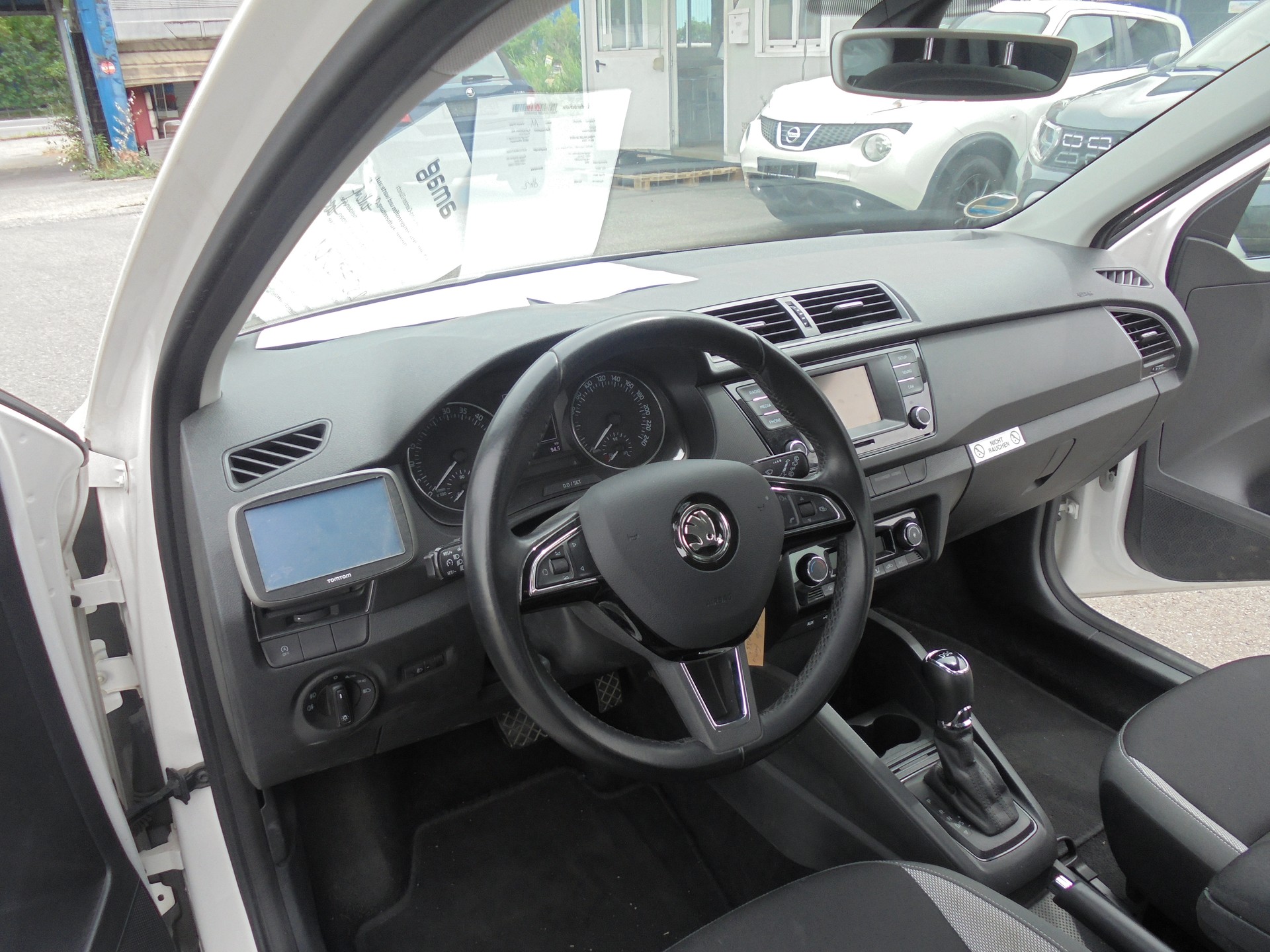 SKODA Fabia 1.4 TDI Ambition DSG-image-10