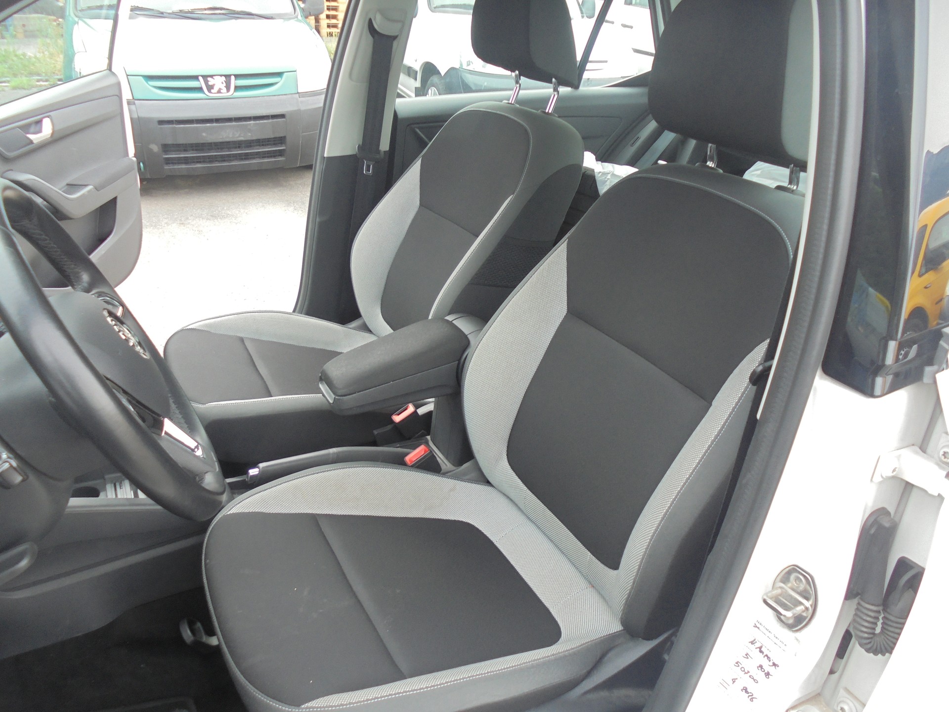 SKODA Fabia 1.4 TDI Ambition DSG-image-9