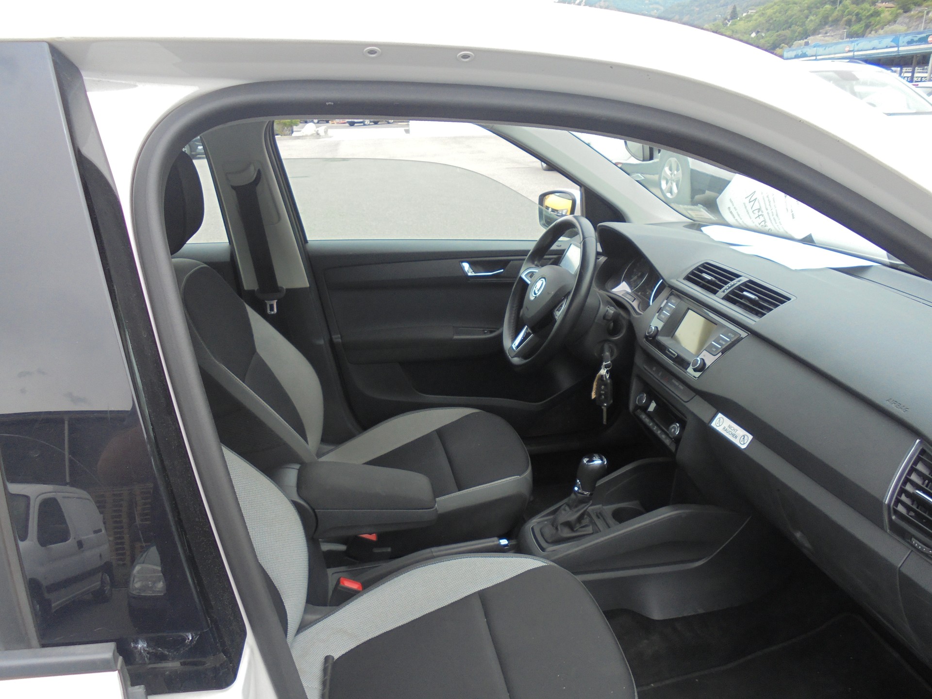 SKODA Fabia 1.4 TDI Ambition DSG-image-6