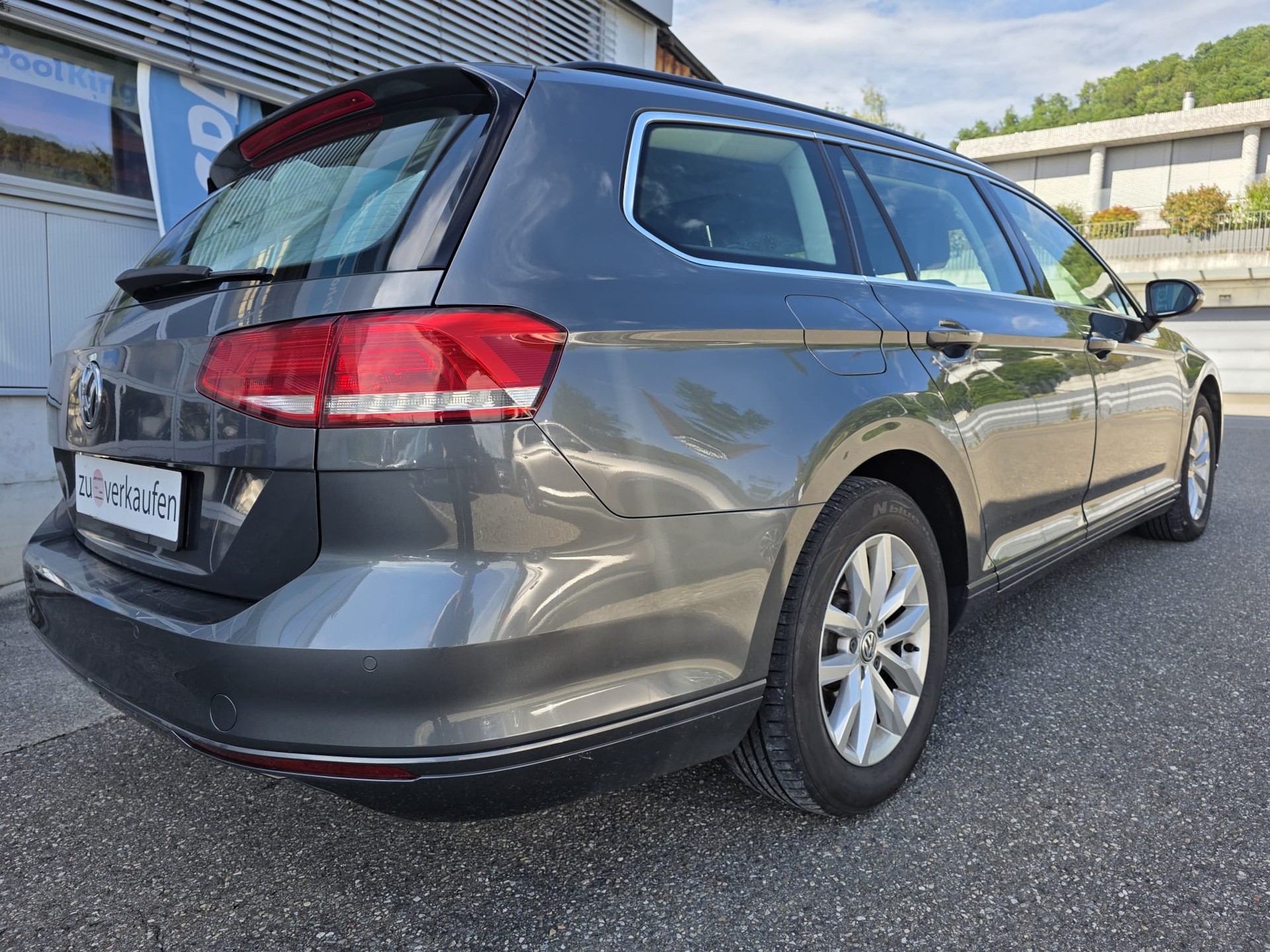 VW Passat Variant 2.0 TDI BMT Highline DSG 4Motion-image-5