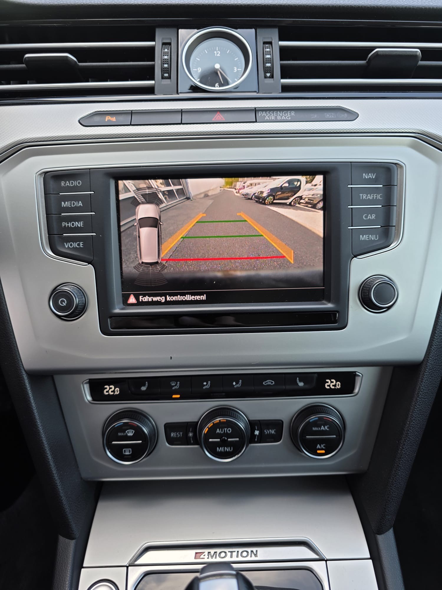 VW Passat Variant 2.0 TDI BMT Highline DSG 4Motion-image-11