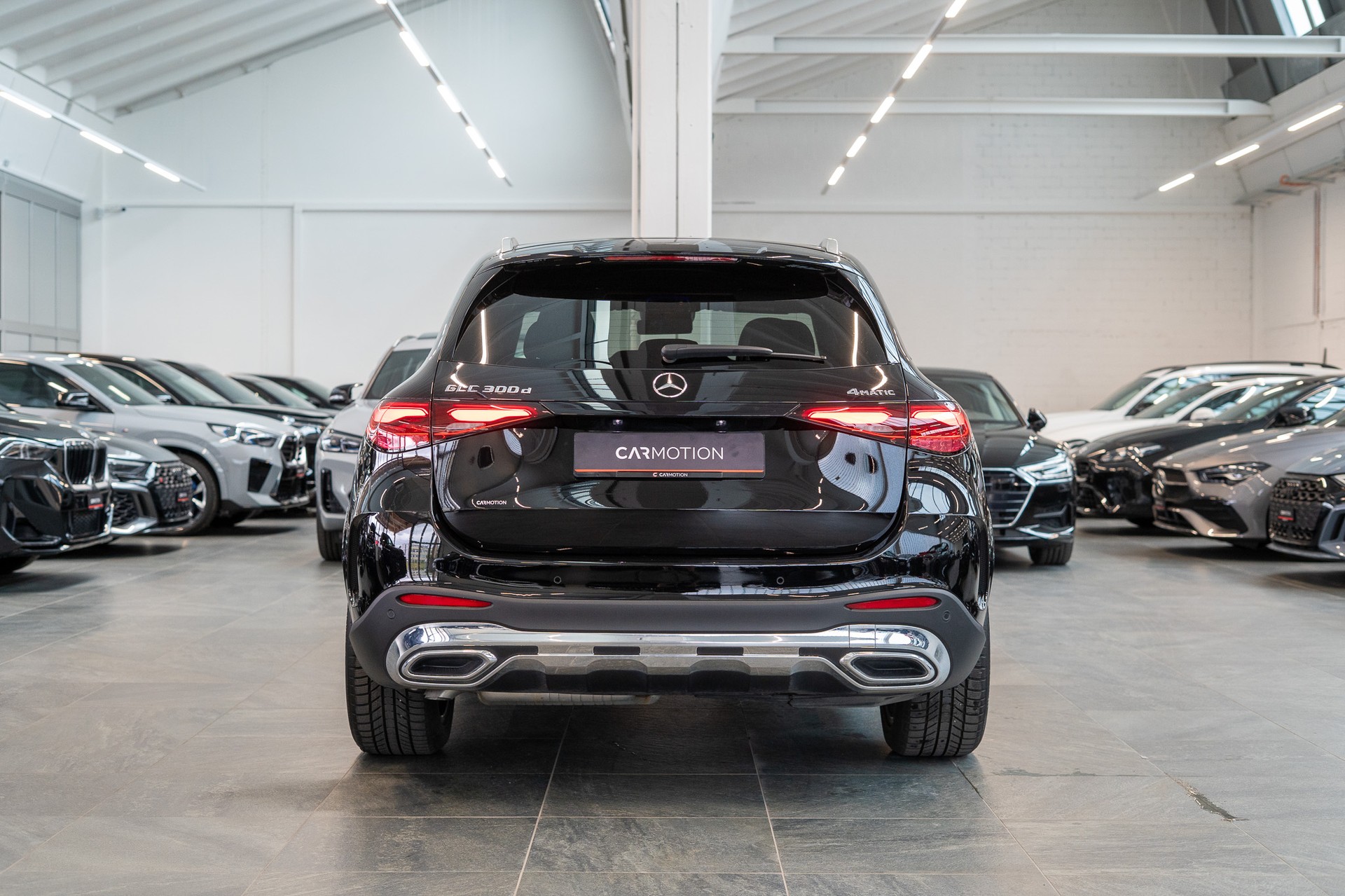 MERCEDES-BENZ GLC 300 d AMG Line 4matic / Rückfahrkamera / el.Sitze / Ambientebeleuchtung-image-4