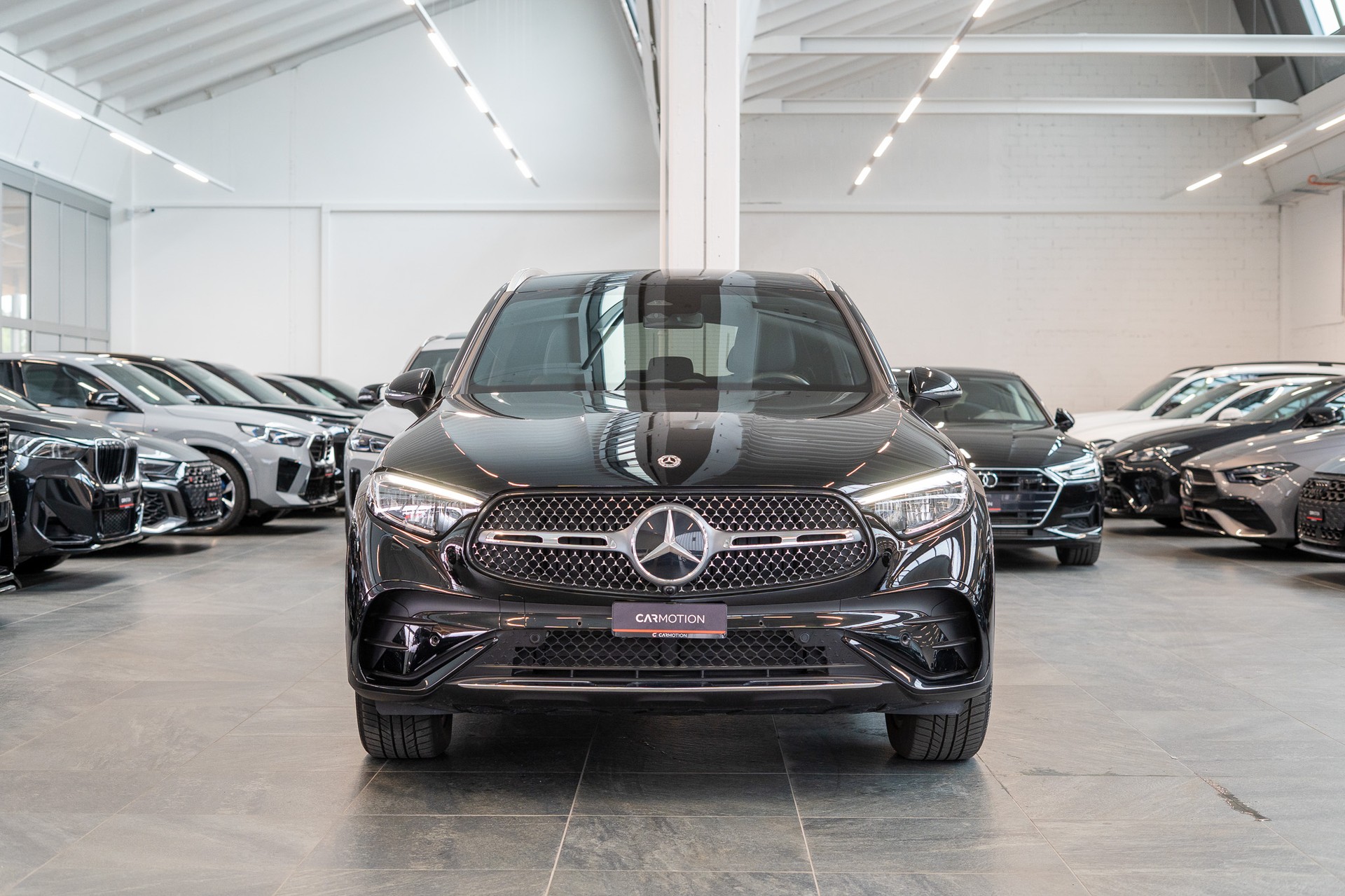 MERCEDES-BENZ GLC 300 d AMG Line 4matic / Rückfahrkamera / el.Sitze / Ambientebeleuchtung-showroom-element-1
