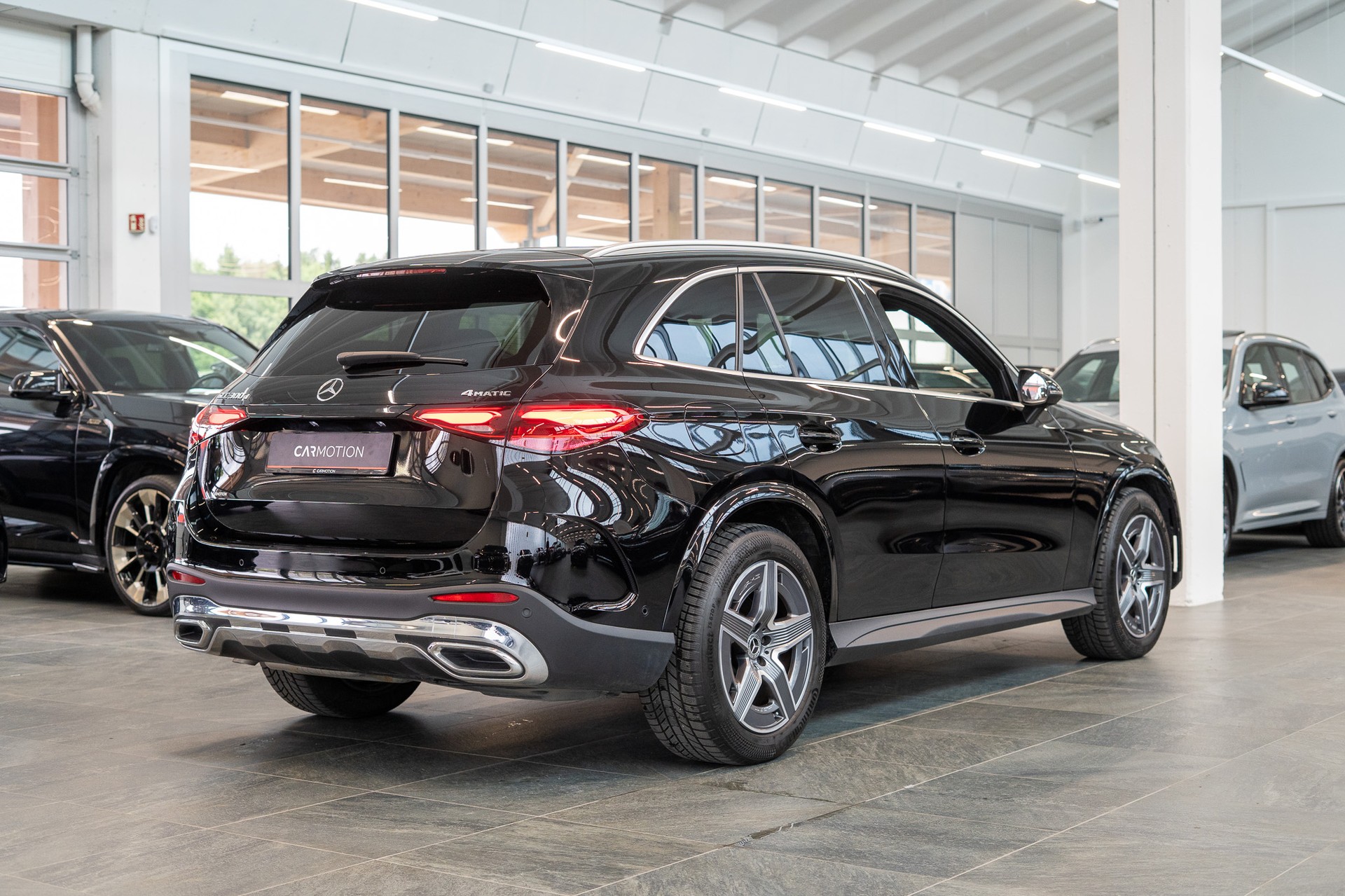 MERCEDES-BENZ GLC 300 d AMG Line 4matic / Rückfahrkamera / el.Sitze / Ambientebeleuchtung-showroom-element-3