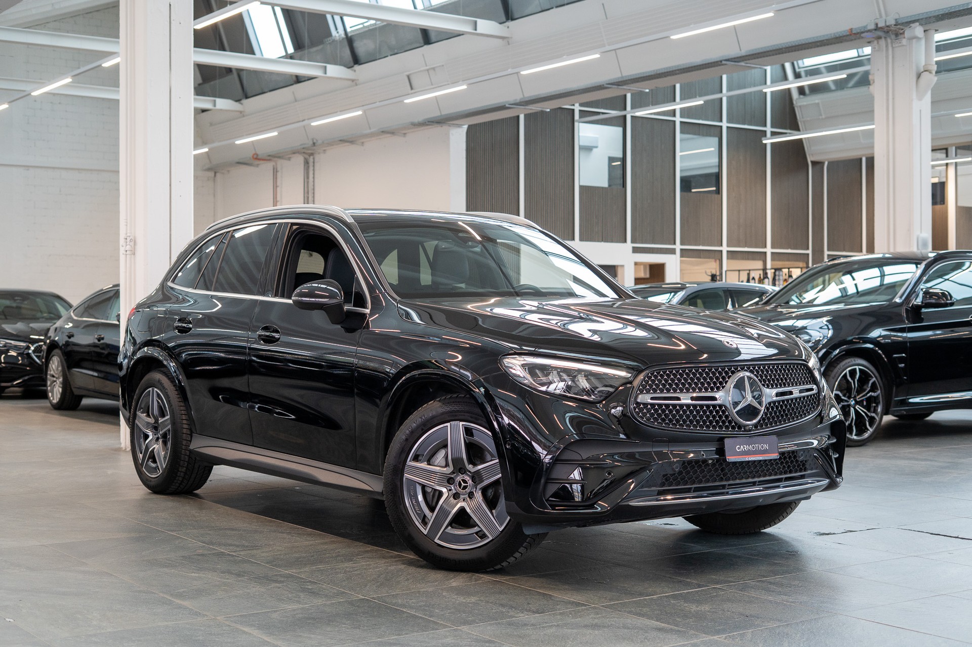 MERCEDES-BENZ GLC 300 d AMG Line 4matic / Rückfahrkamera / el.Sitze / Ambientebeleuchtung-showroom-element-2