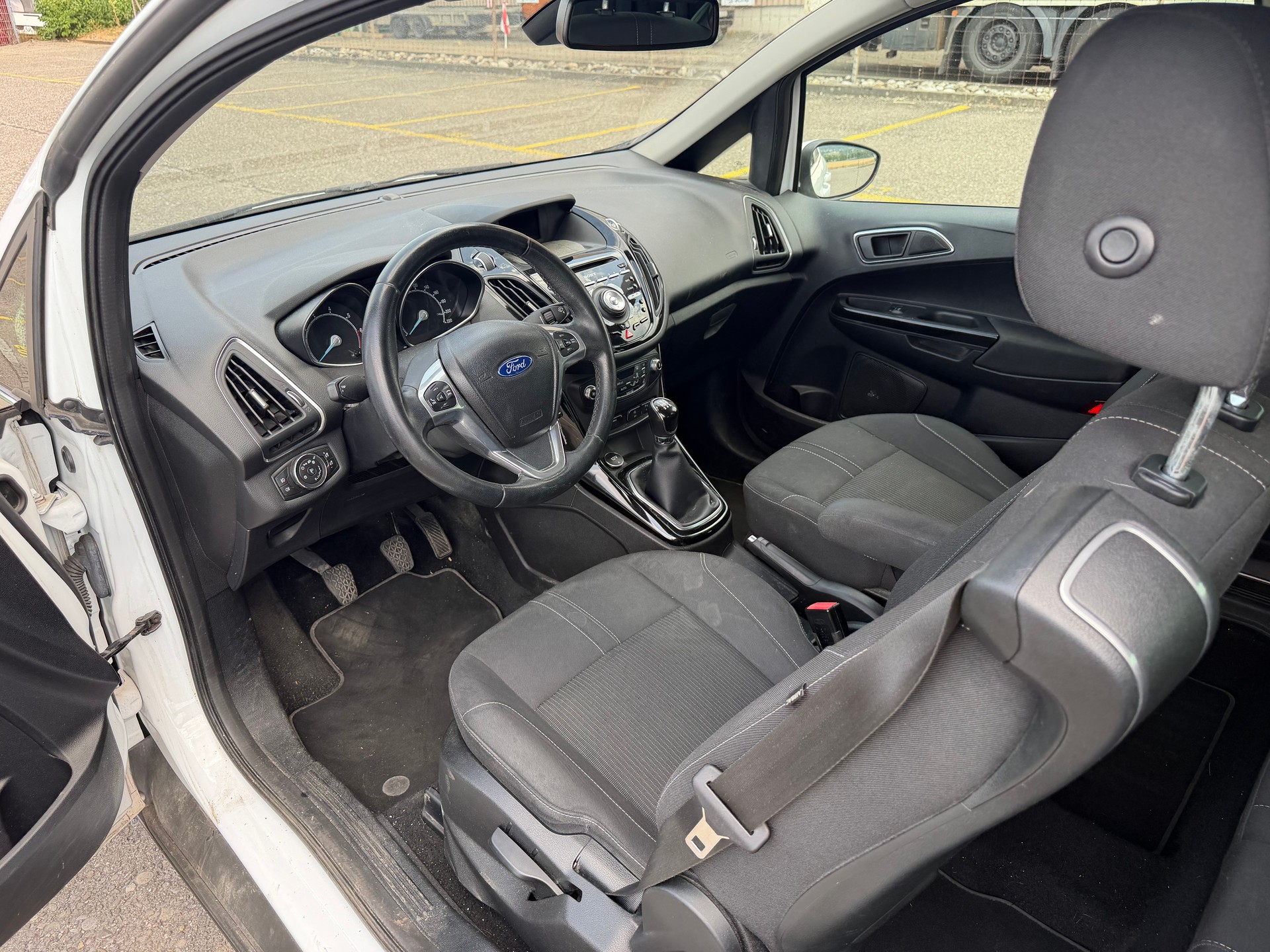 FORD B-Max 1.0 SCTi Titanium-image-6