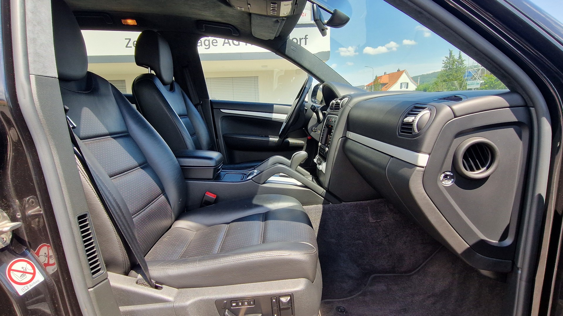 PORSCHE Cayenne Turbo-image-9