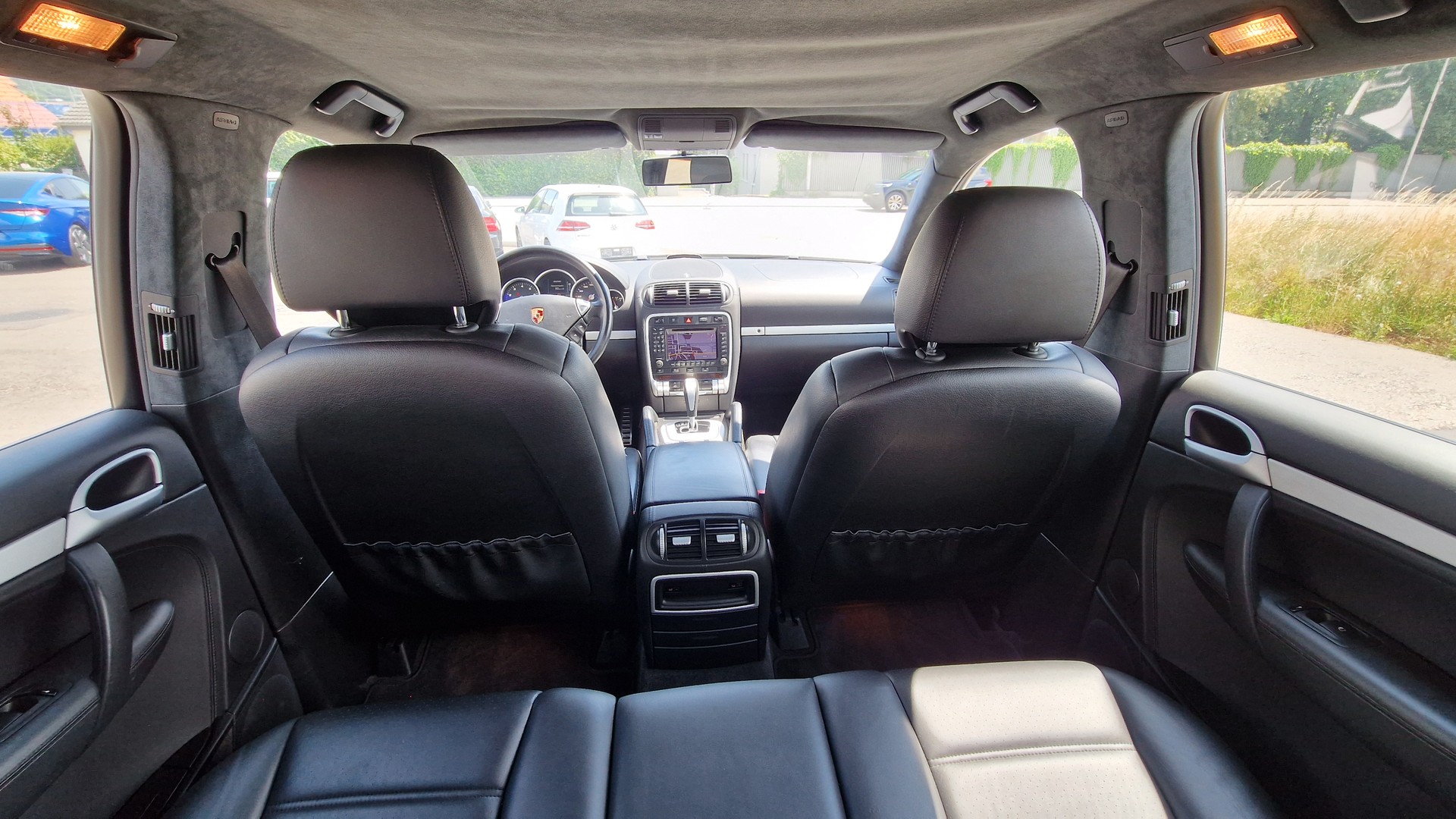 PORSCHE Cayenne Turbo-image-12