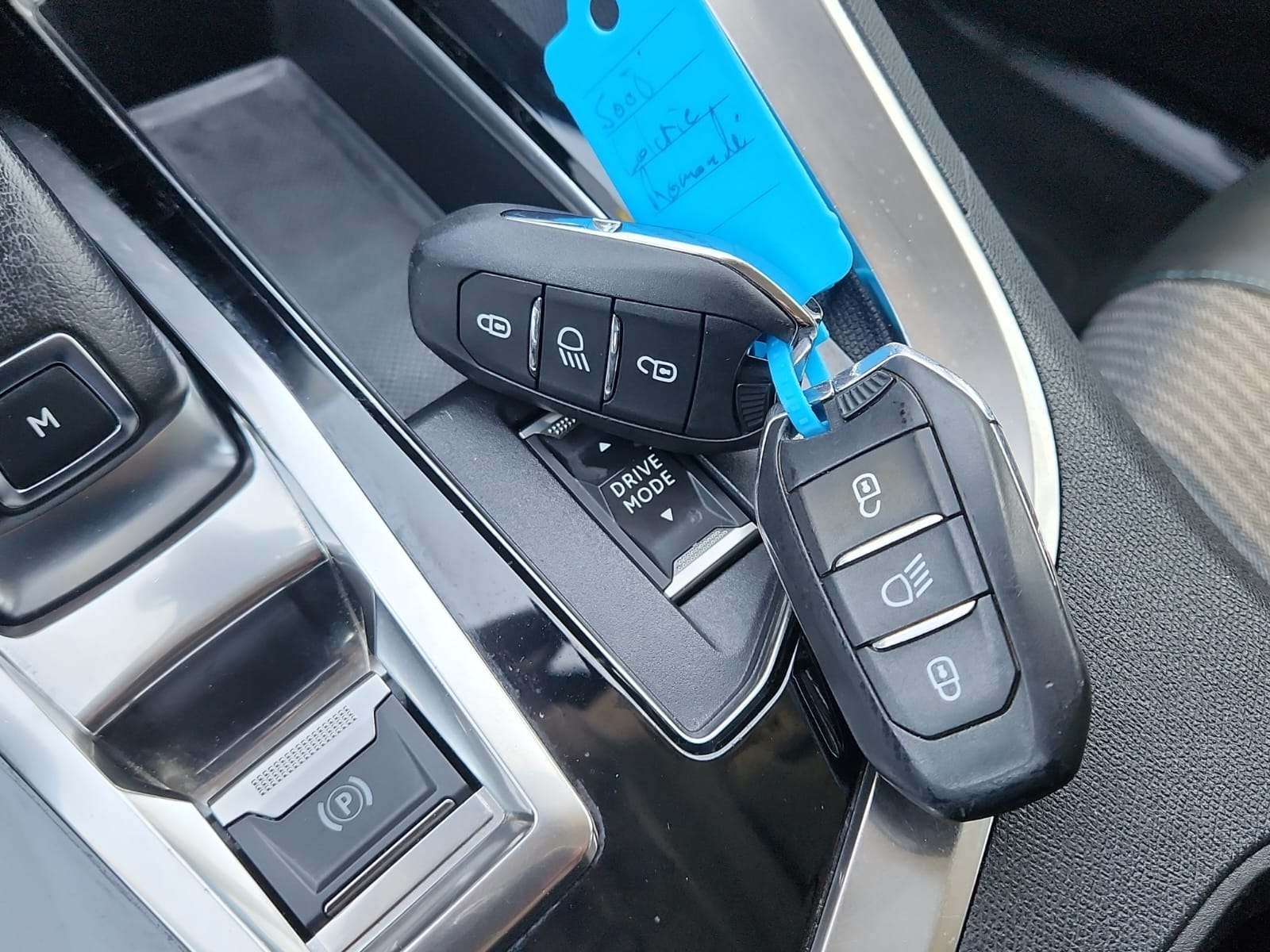 PEUGEOT 3008 1.5 BlueHDi Allure Pack EAT8-image-17