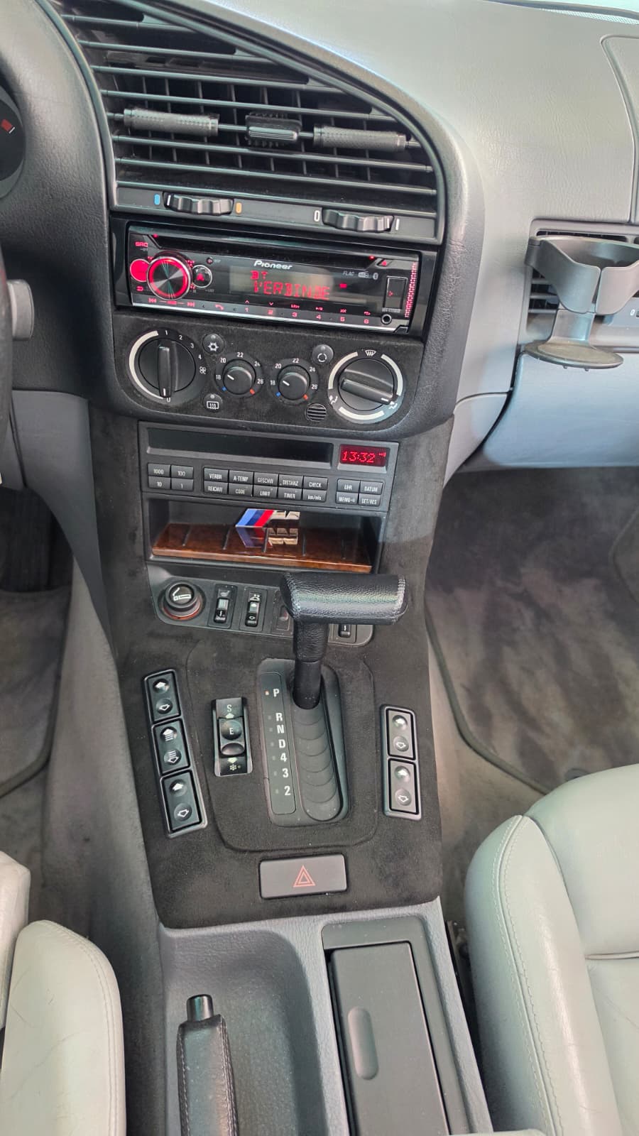 BMW E36 325i Cabrio, TOP FAHRZEUG, FRISCH AB SERVICE UND FRISCH AB MFK OPTISCH UND TECHNISCH EINWANDFREI LIEBHABER FAHRZEUG.-image-10