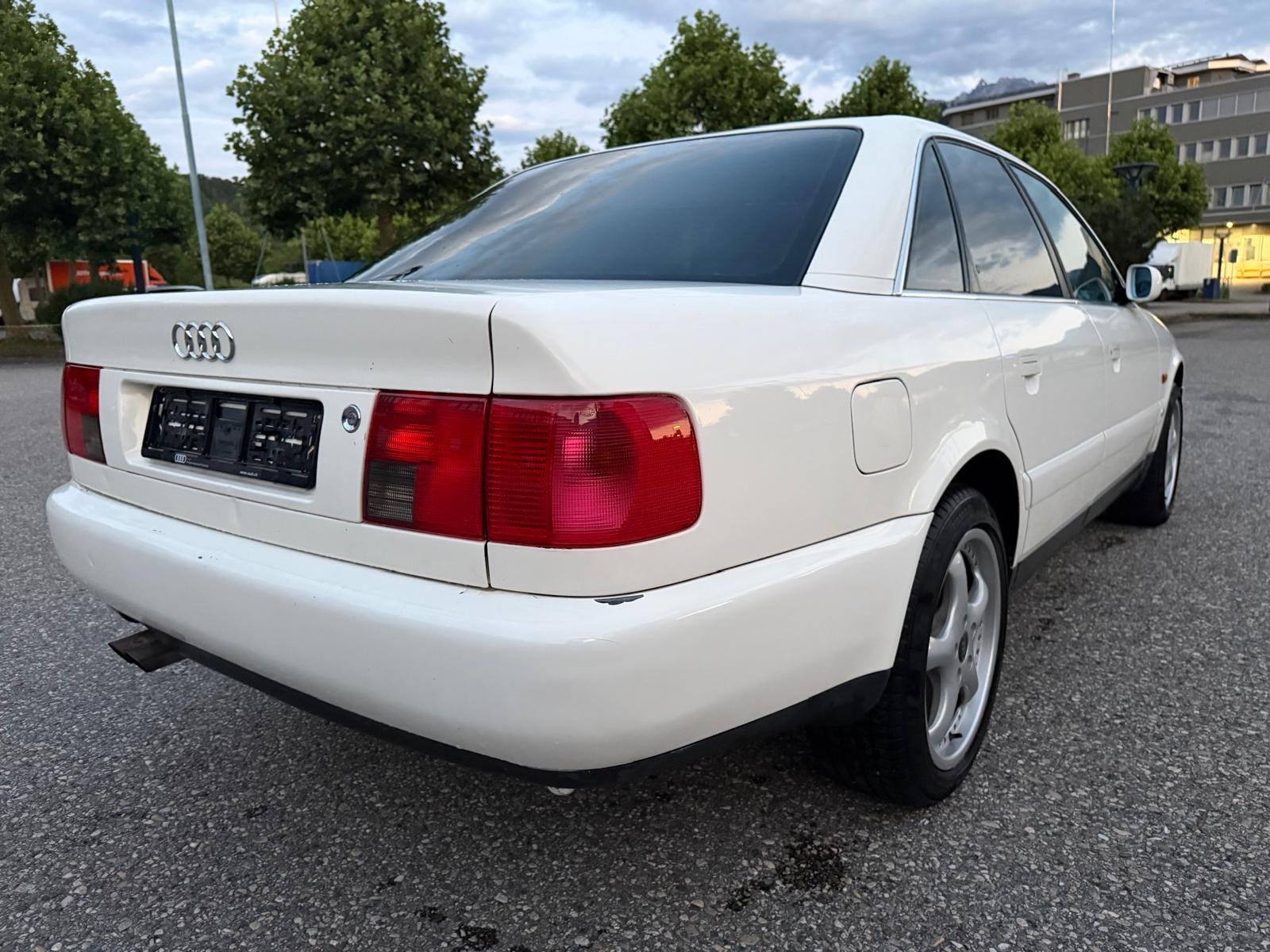 AUDI E-image-5