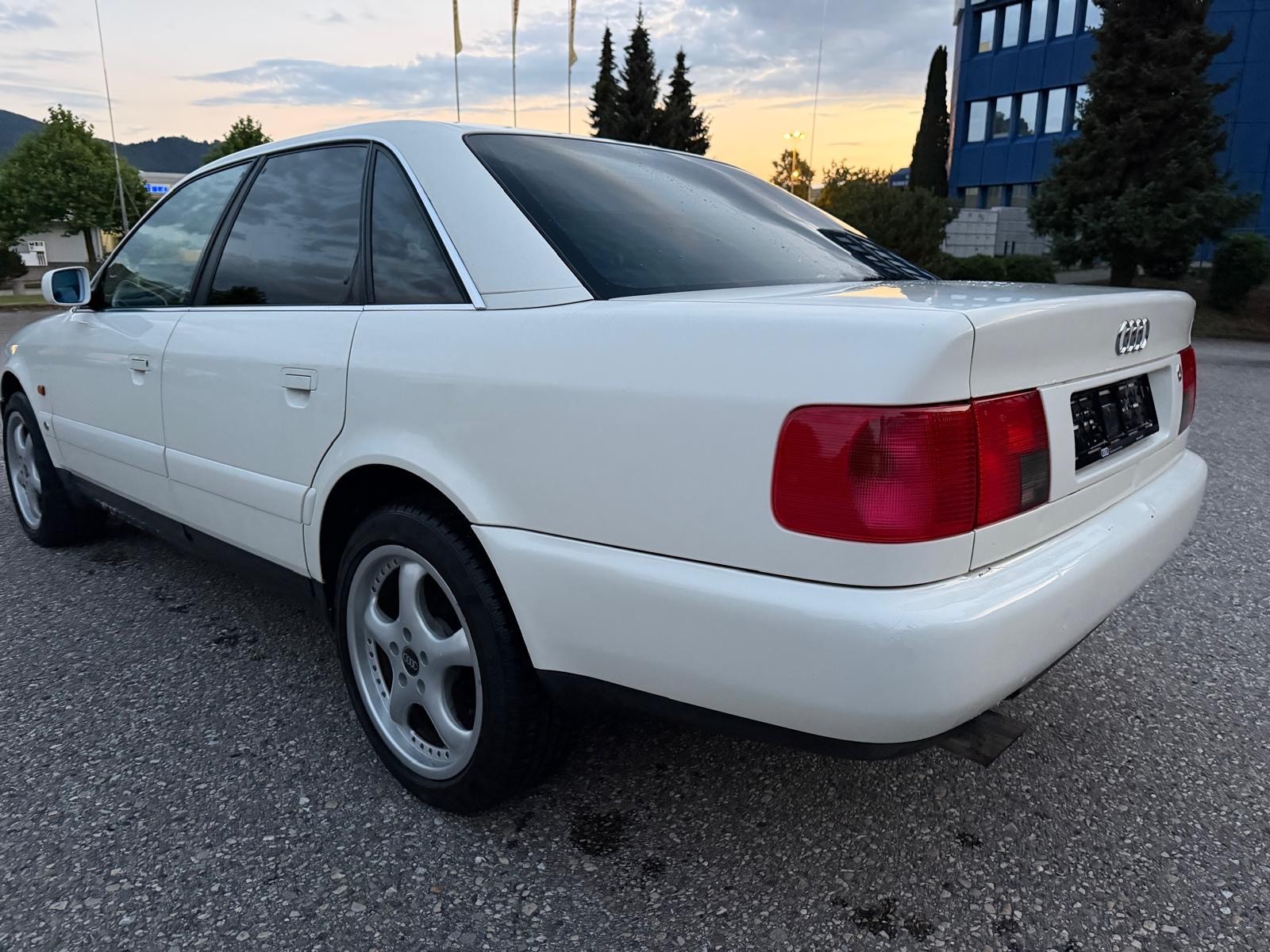 AUDI E-image-7