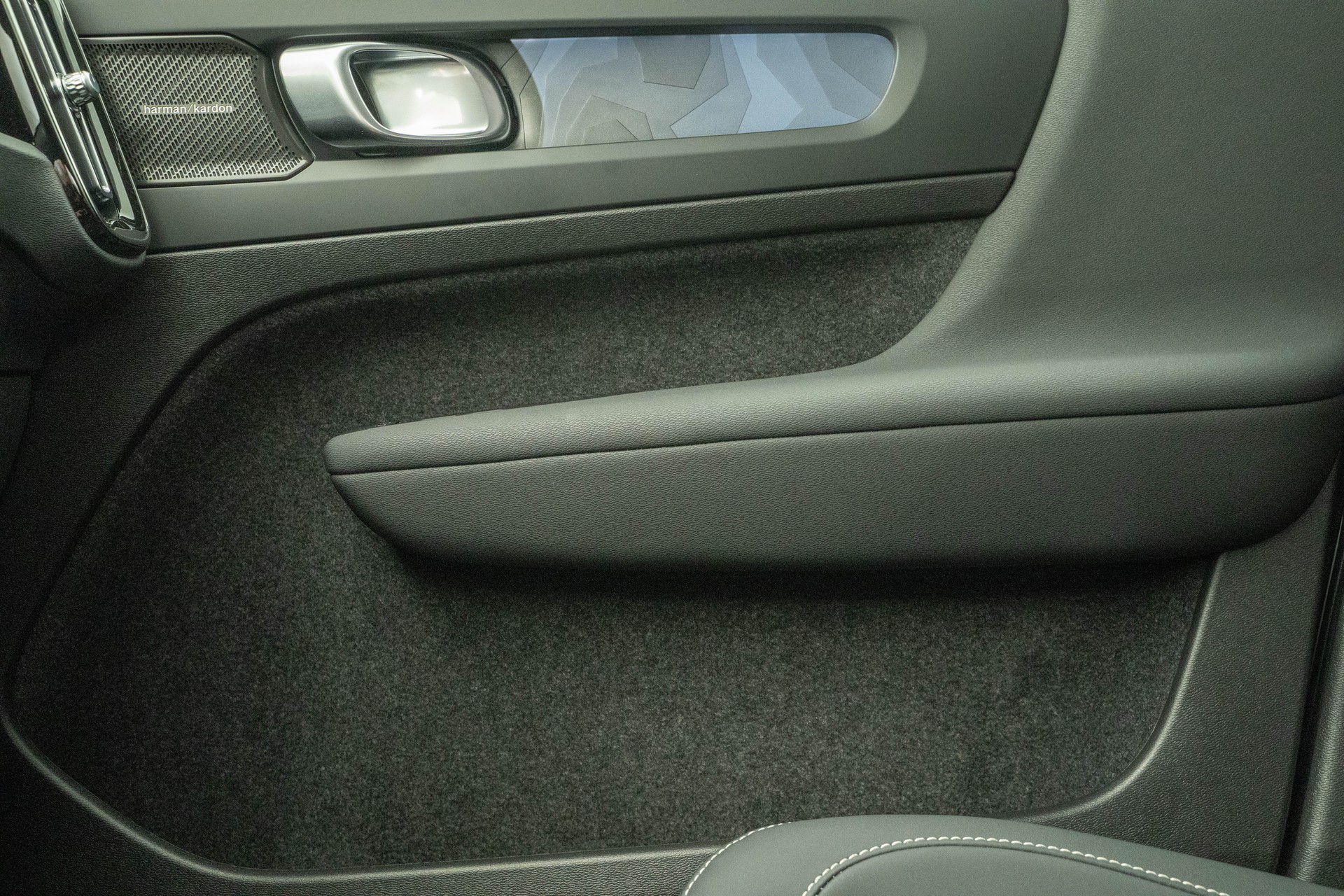VOLVO C40 P8 Twin Recharge Ultimate AWD-image-13
