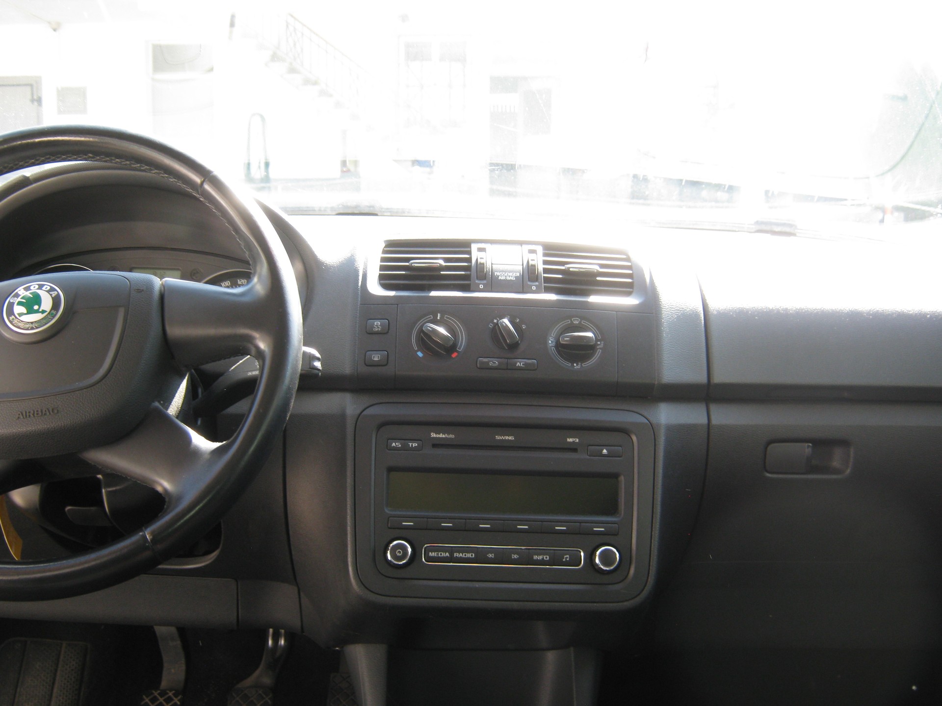 SKODA Fabia 1.2 TSI Ambition Plus-image-4