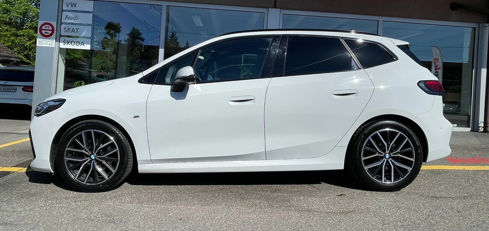 BMW 218d Active Tourer M Sport DKG Top ausgestattet | BMW Garantie | Anhängerkupplung | Driving Assistant Professional