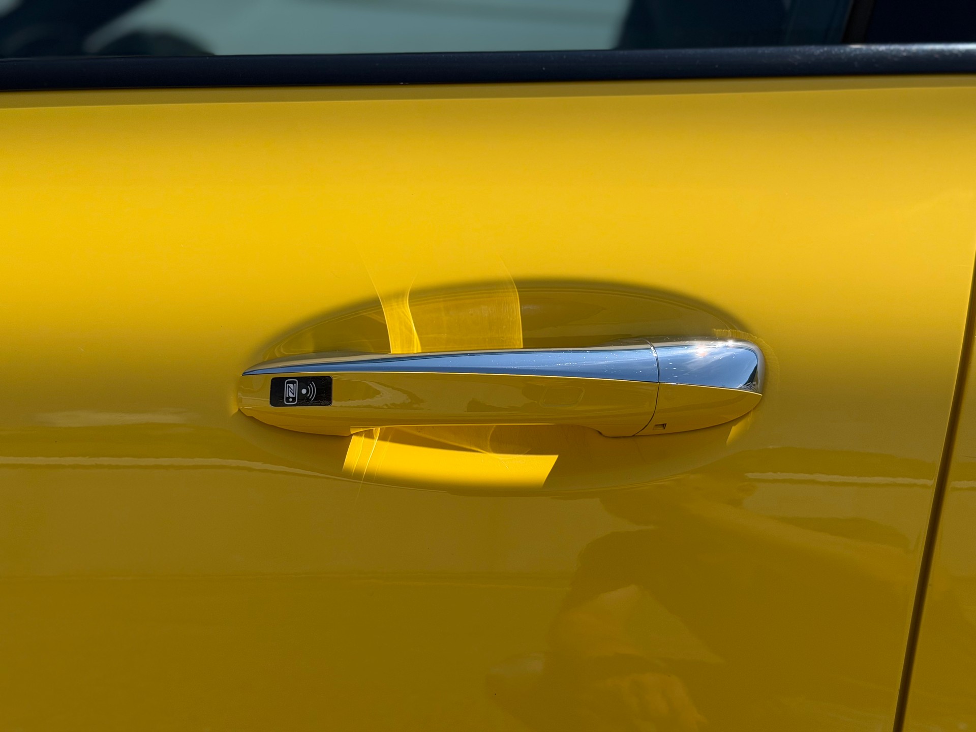 MERCEDES-BENZ CLA 250 4Matic AMG Line 7G-DCT *SONDERLACKIERUNG SUN-YELLOW*-image-13