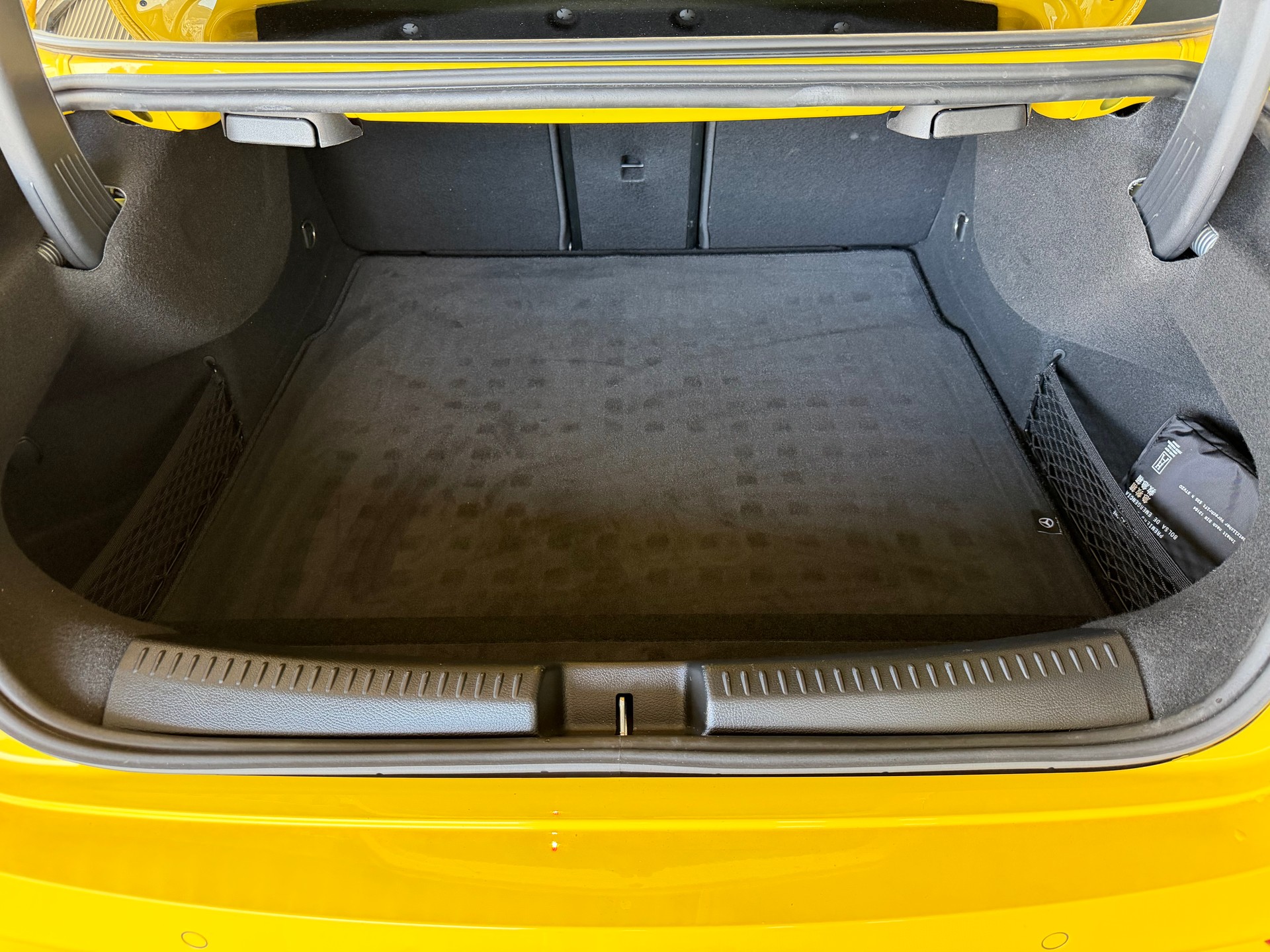 MERCEDES-BENZ CLA 250 4Matic AMG Line 7G-DCT *SONDERLACKIERUNG SUN-YELLOW*-image-18