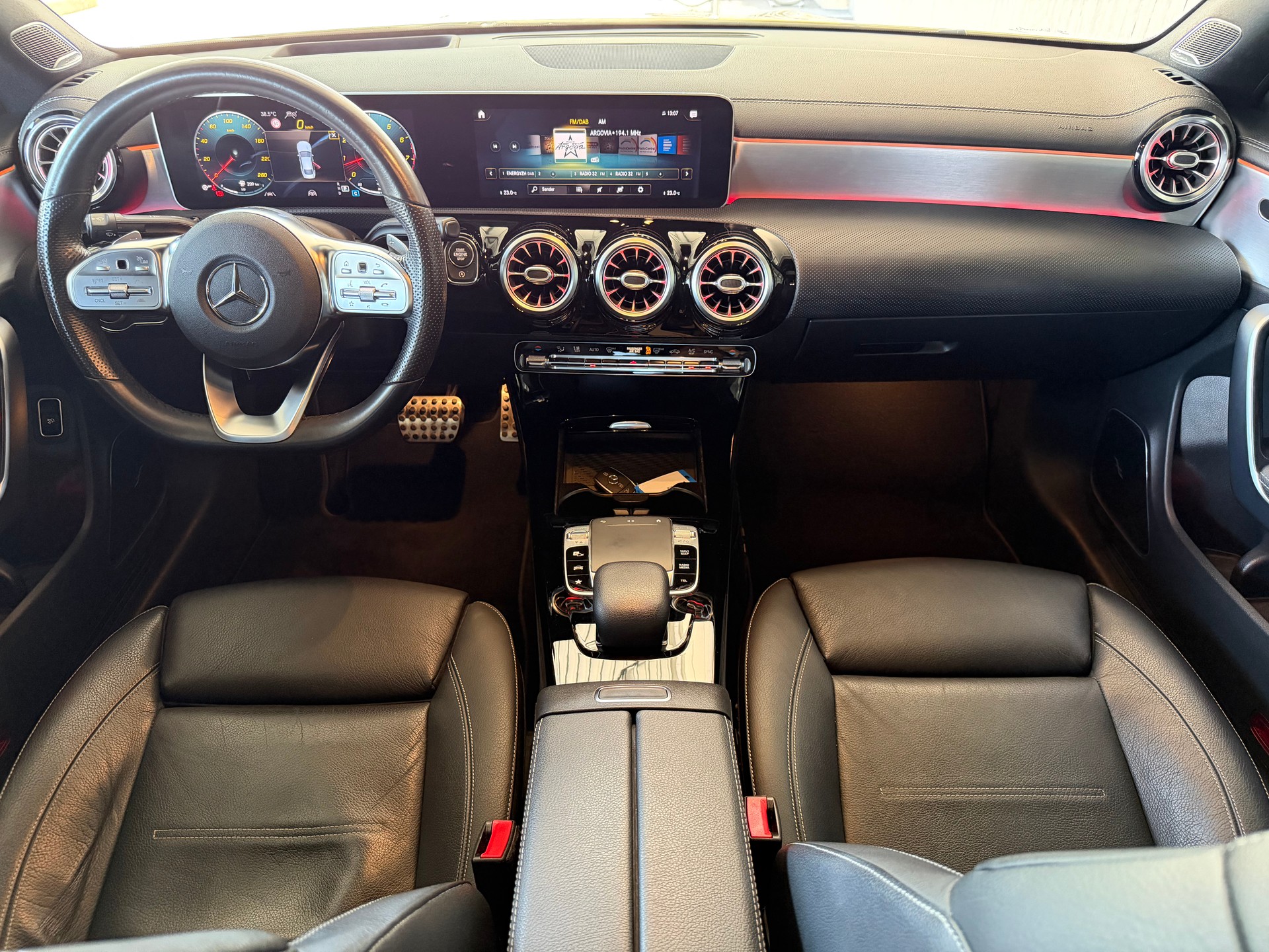 MERCEDES-BENZ CLA 250 4Matic AMG Line 7G-DCT *SONDERLACKIERUNG SUN-YELLOW*-image-20
