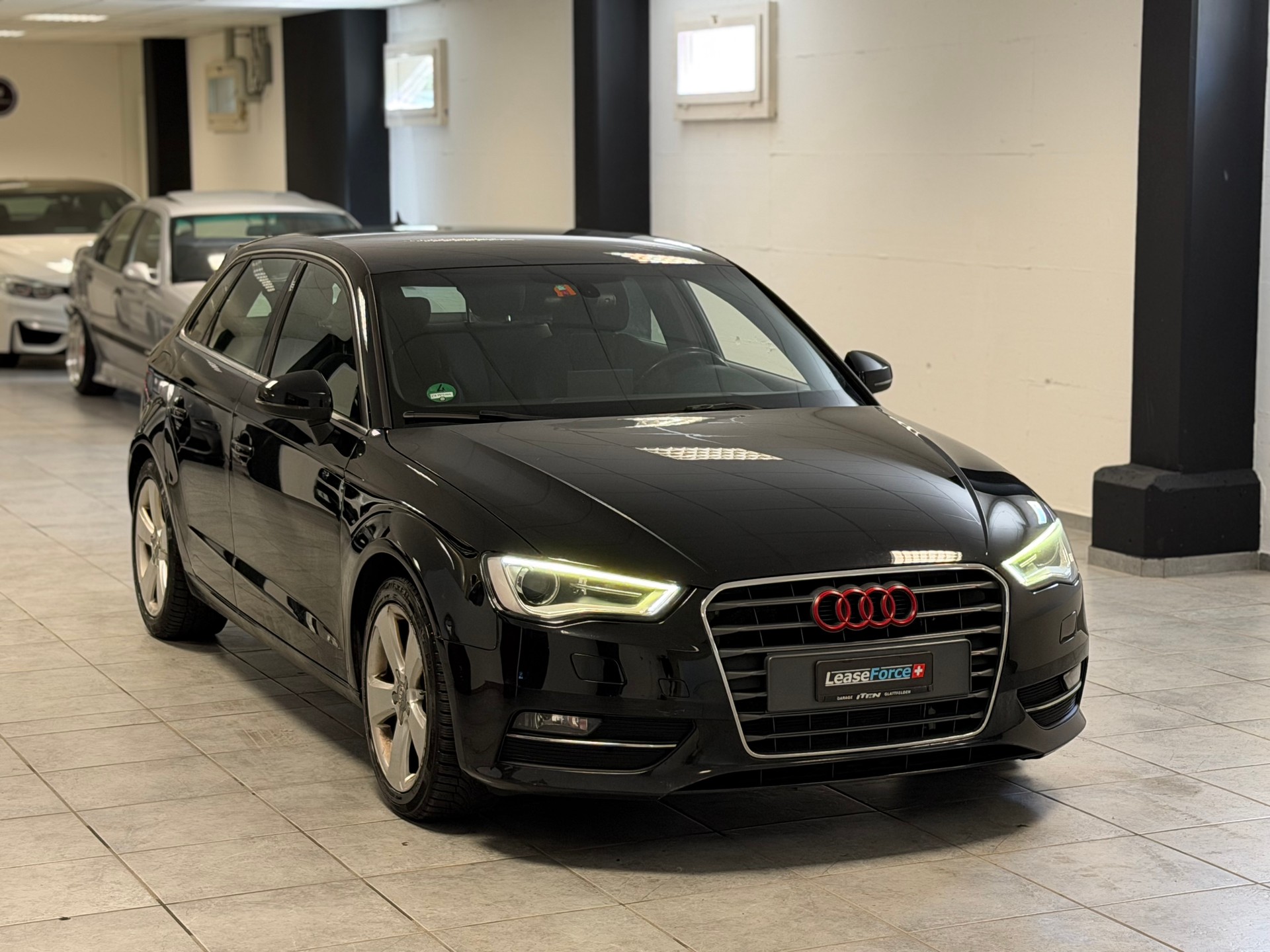 AUDI A3 Sportback 1.4 TFSI Ambition S-tronic-image-16