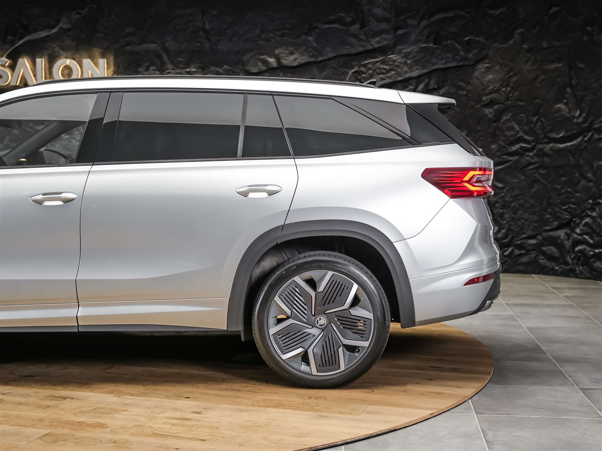 SKODA Kodiaq 2.0 TDI Sportline 4x4 *Werksgarantie*Abstandsregler*Matrix LED Scheinwerfer*-image-18