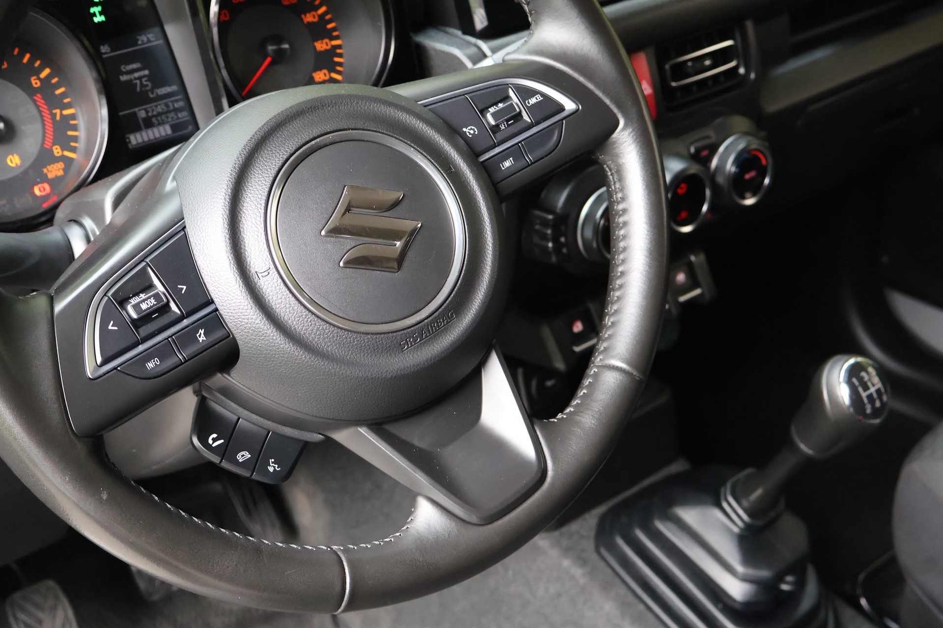 SUZUKI Jimny 1.5 Compact+ 4x4-image-17