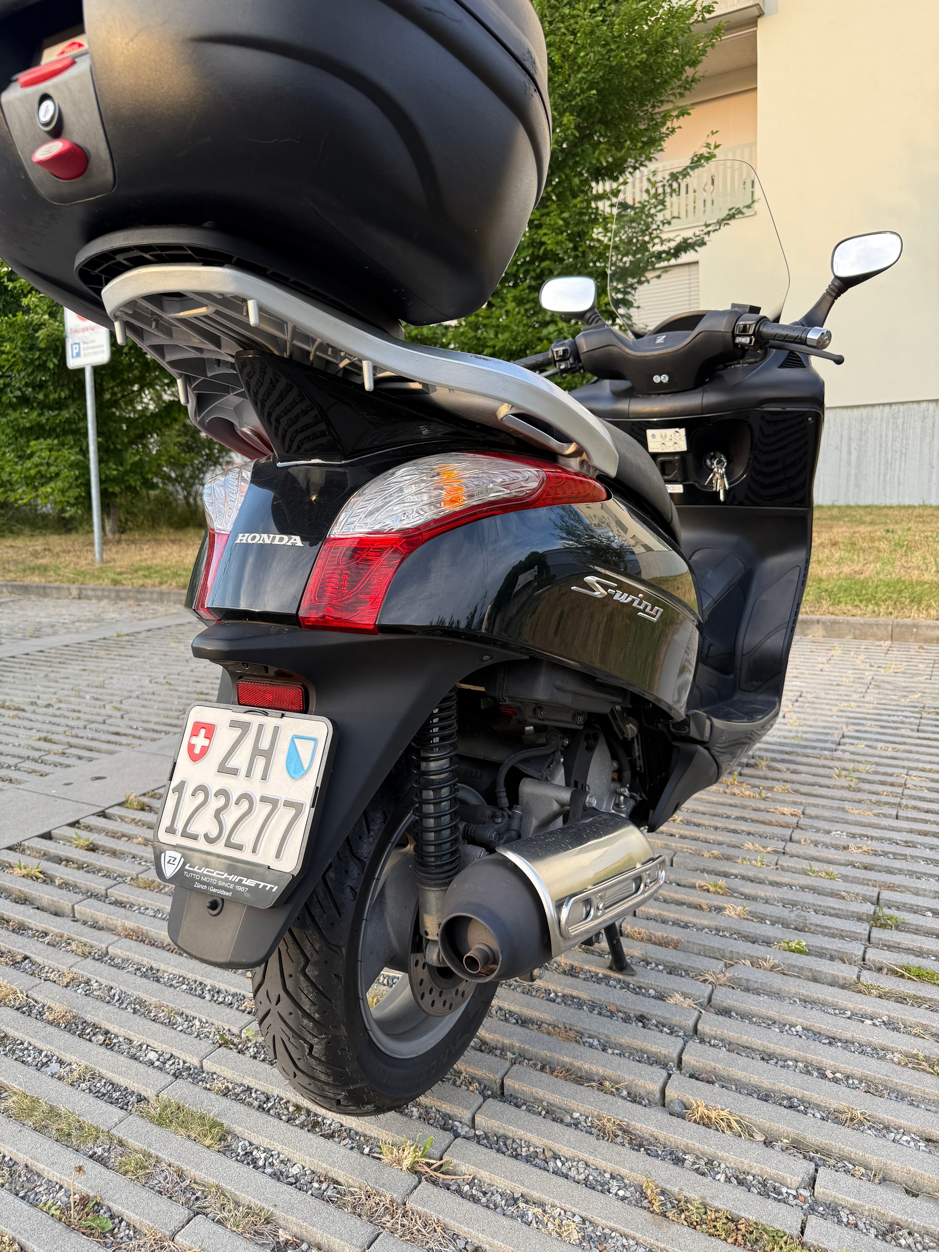 HONDA FES 125 S-Wing ABS-image-3