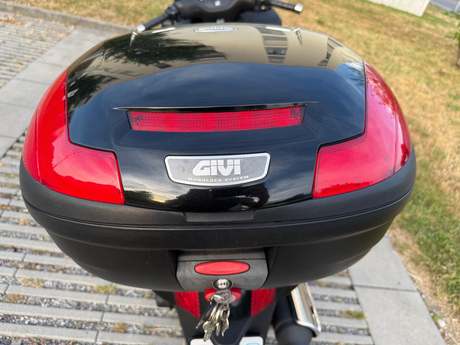 HONDA FES 125 S-Wing ABS-image-9