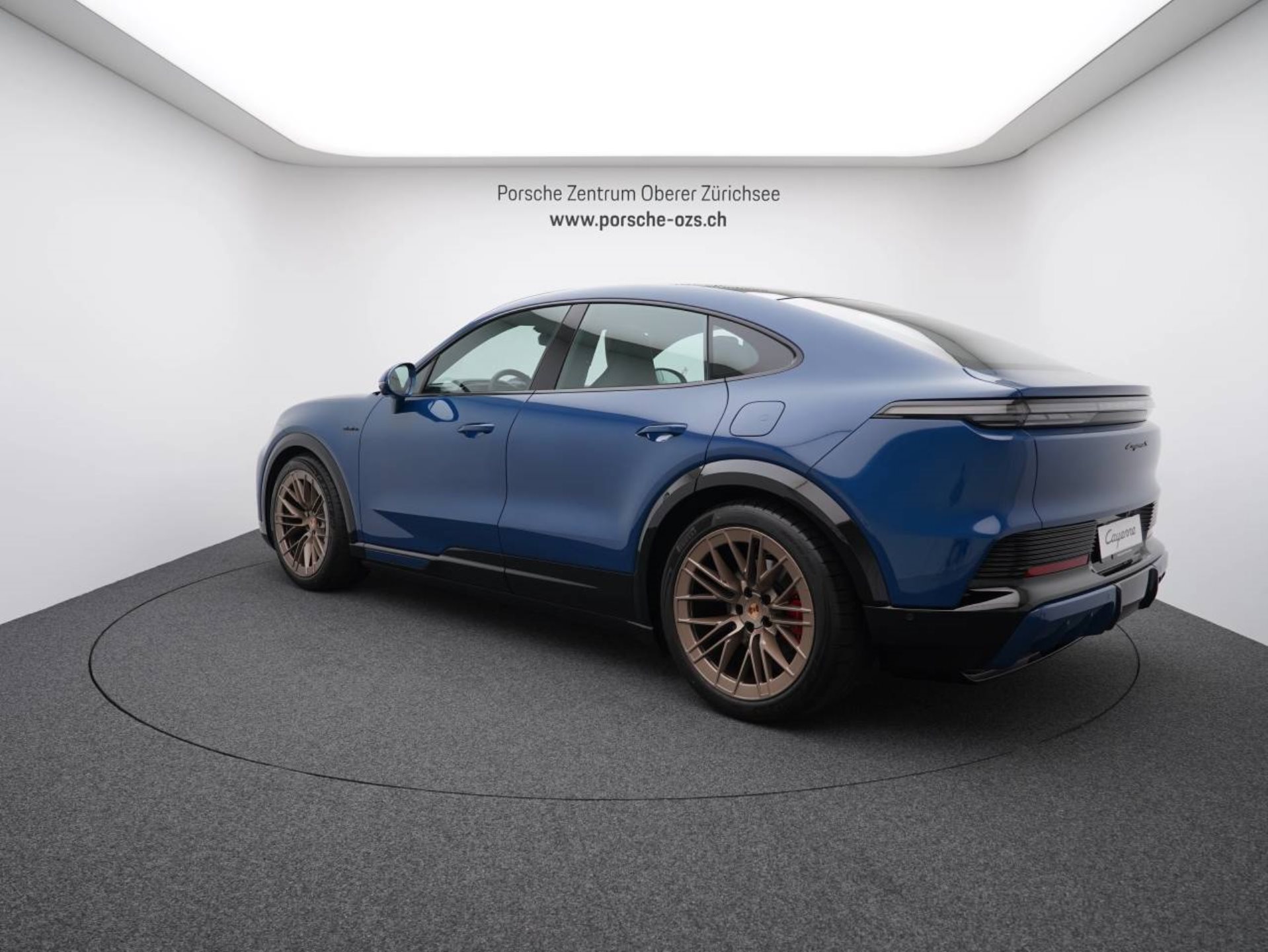 PORSCHE Cayenne S Coupé Electric-showroom-element-2
