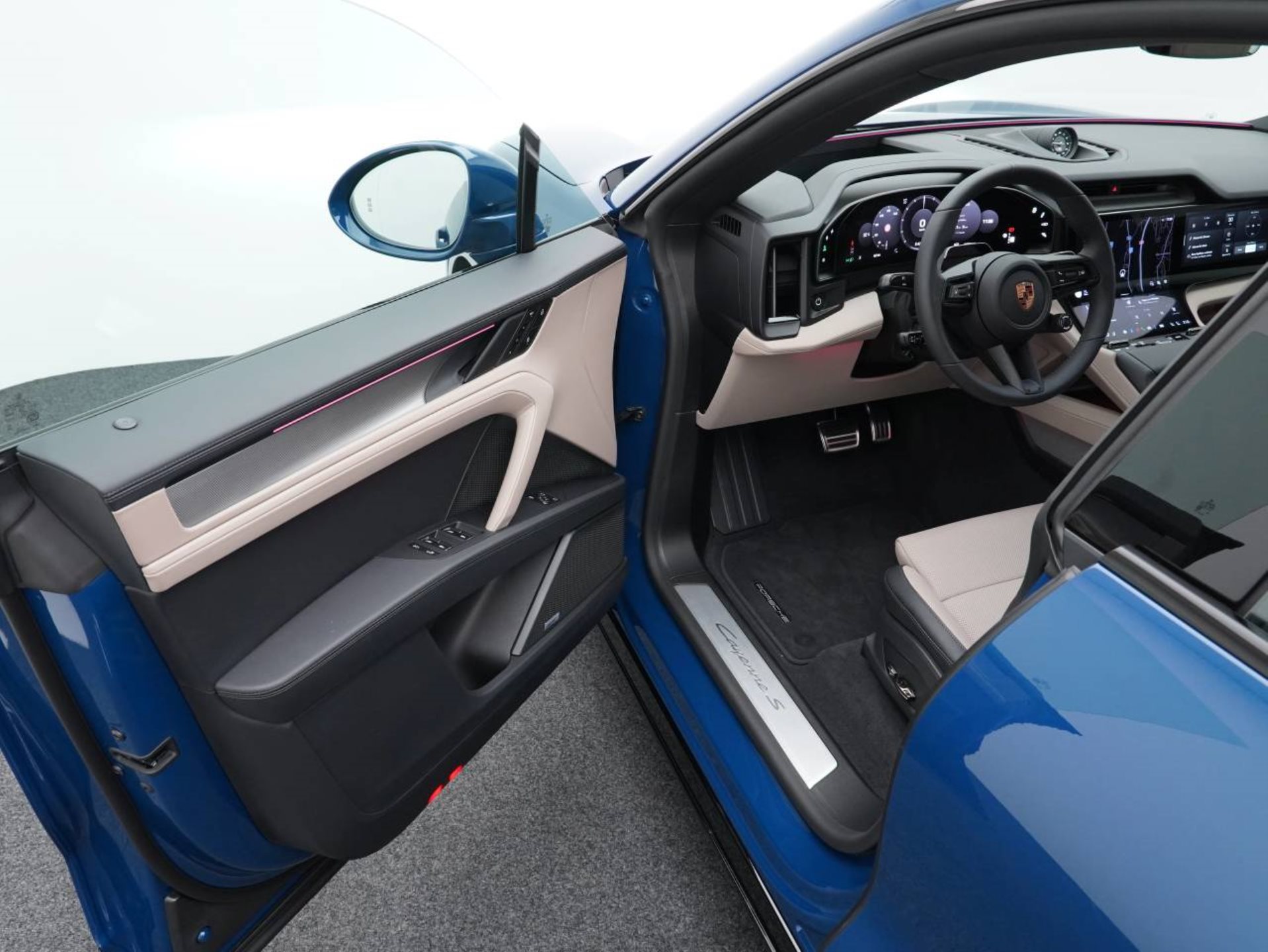 PORSCHE Cayenne S Coupé Electric-showroom-element-3