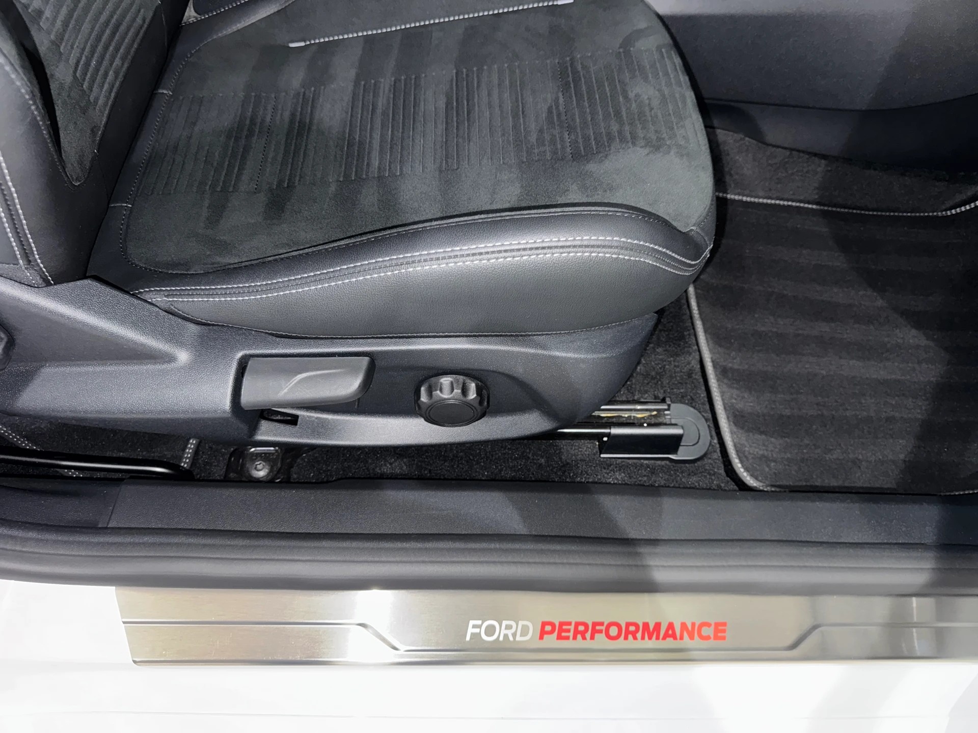FORD Fiesta 1.5 SCTi ST Edition-image-13